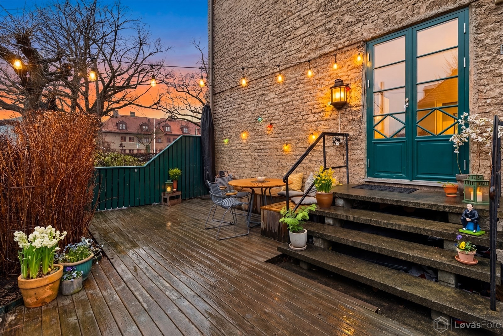 Dette er en uteplass som virkelig kommer til sin rett i kveldstimene. Galleribilde