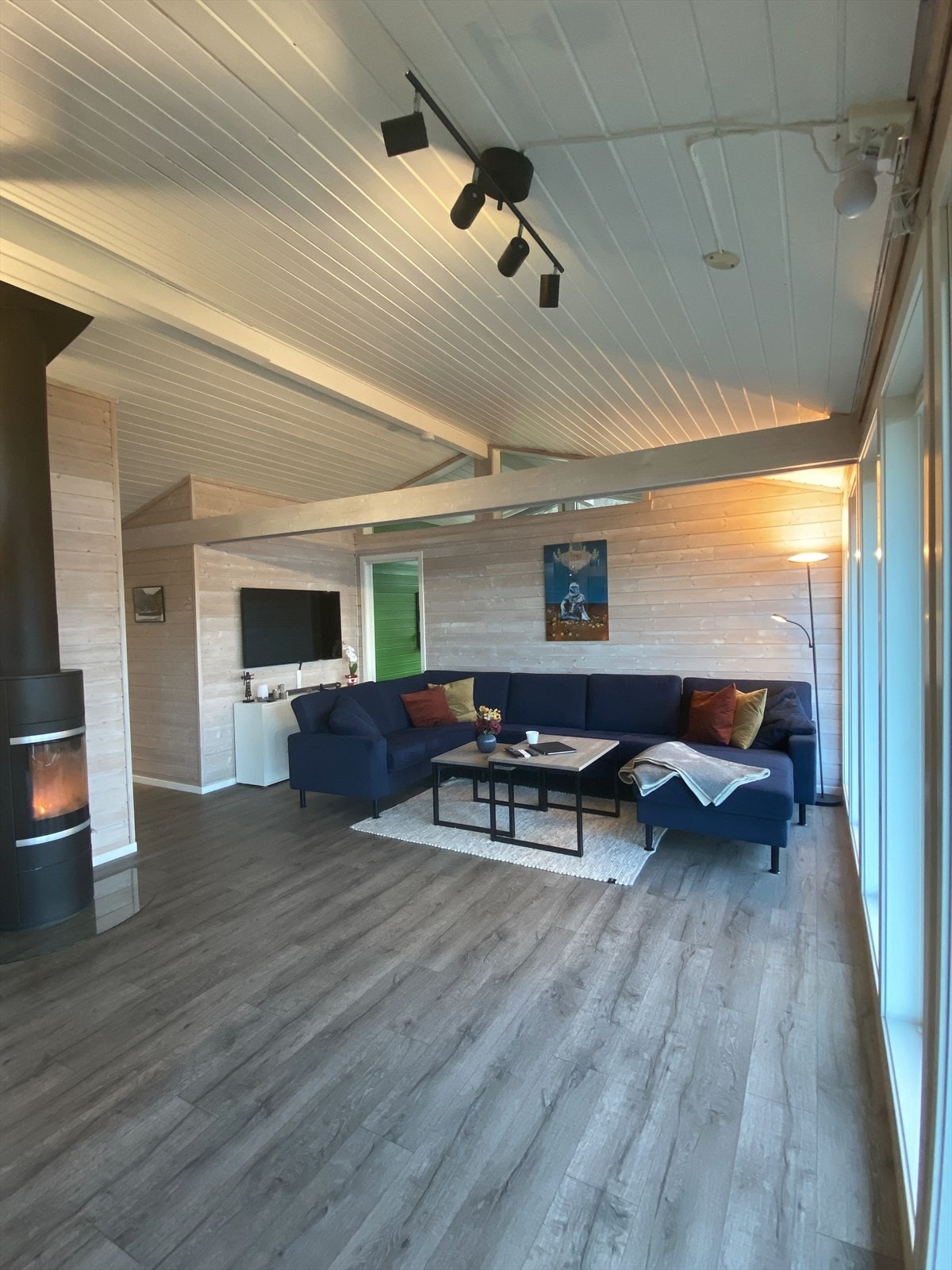 Stue/ kjøkkenet måler hele 34,3 kvm. Galleribilde