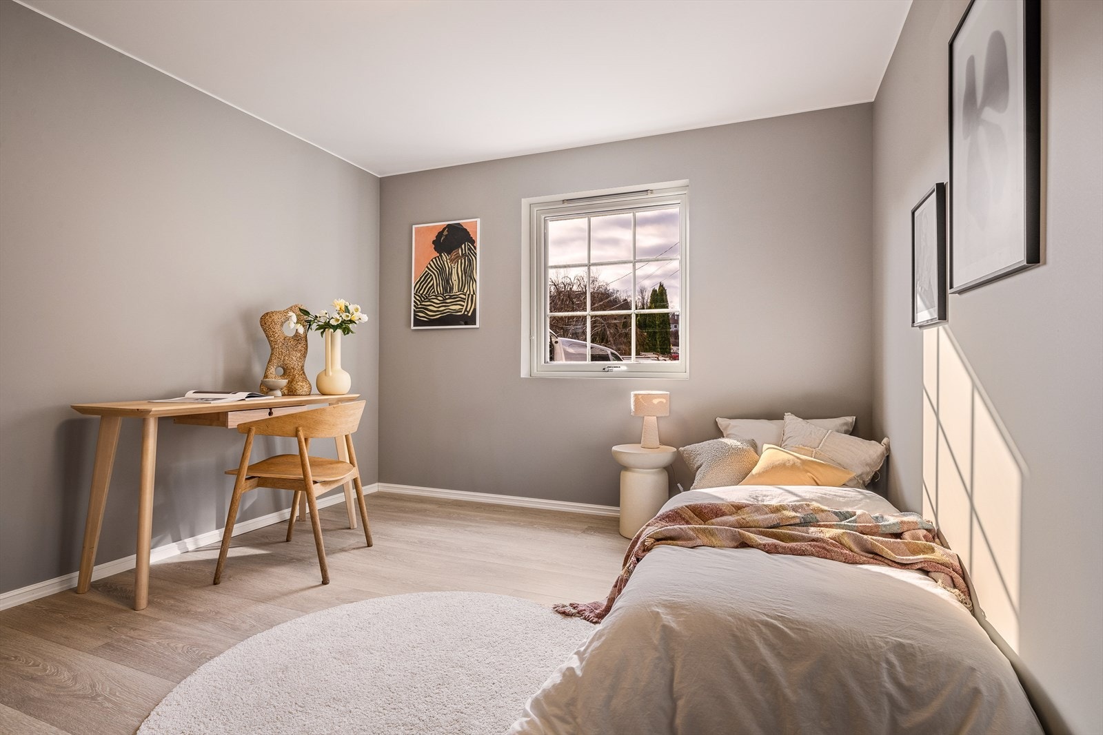 Her er plass til seng, garderobeskap og/eller annet soveromsmøblement. Galleribilde