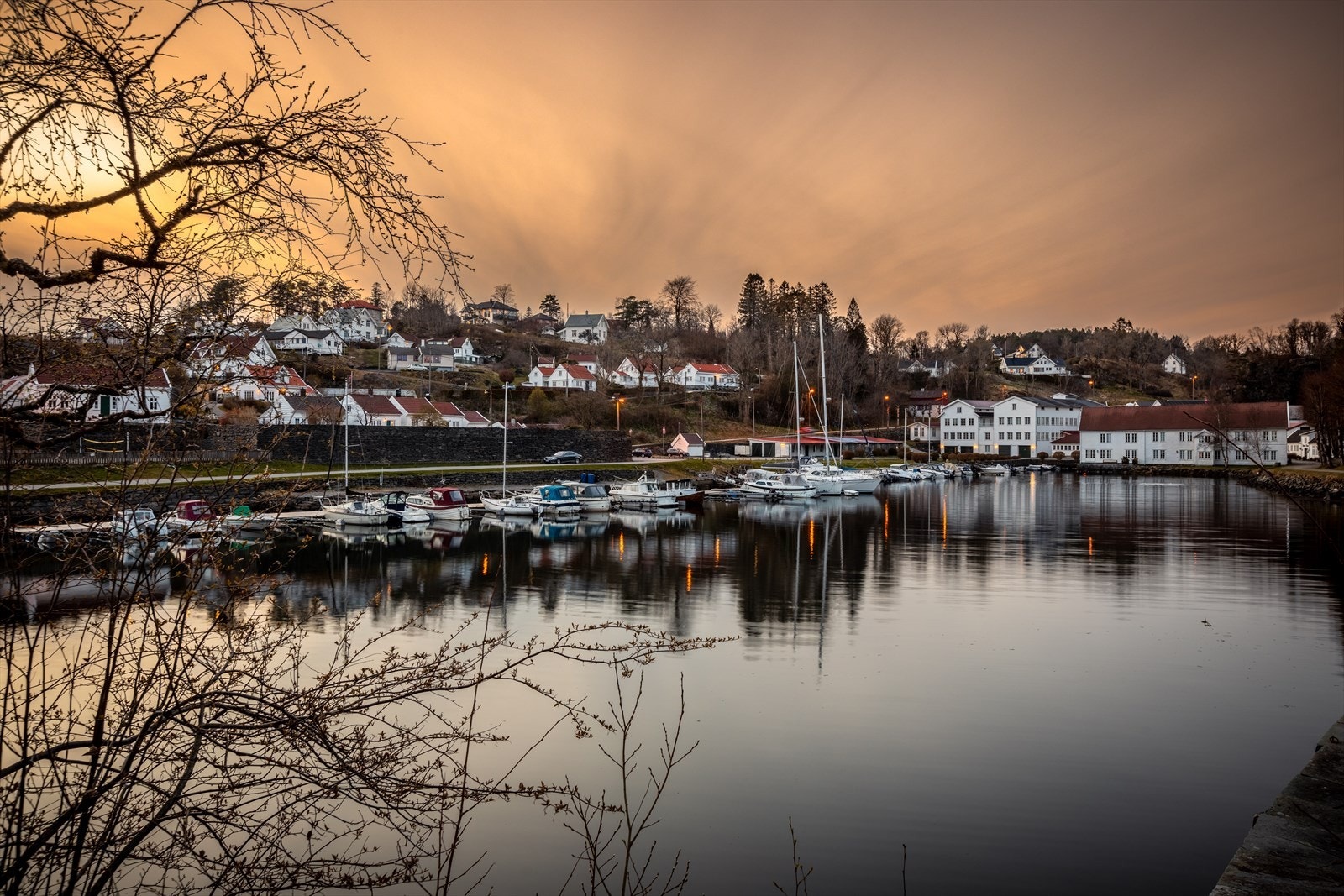 Sjarmerende Alvøen, her er det koselig å rusle rundt både sommer- og vintertid. Galleribilde