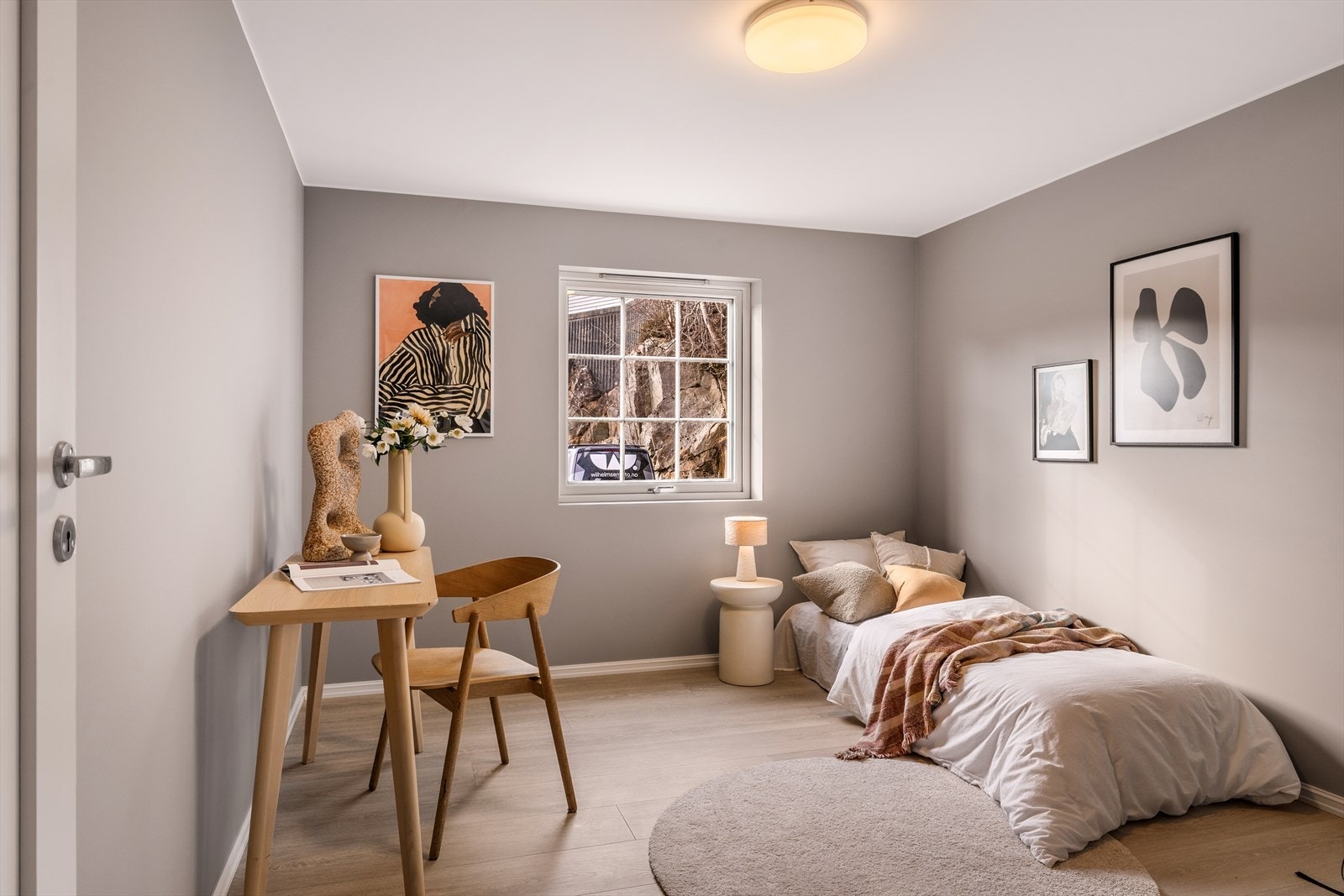 Boligen har 4 soverom, dette soverommet ligger i 1. etasje. Galleribilde