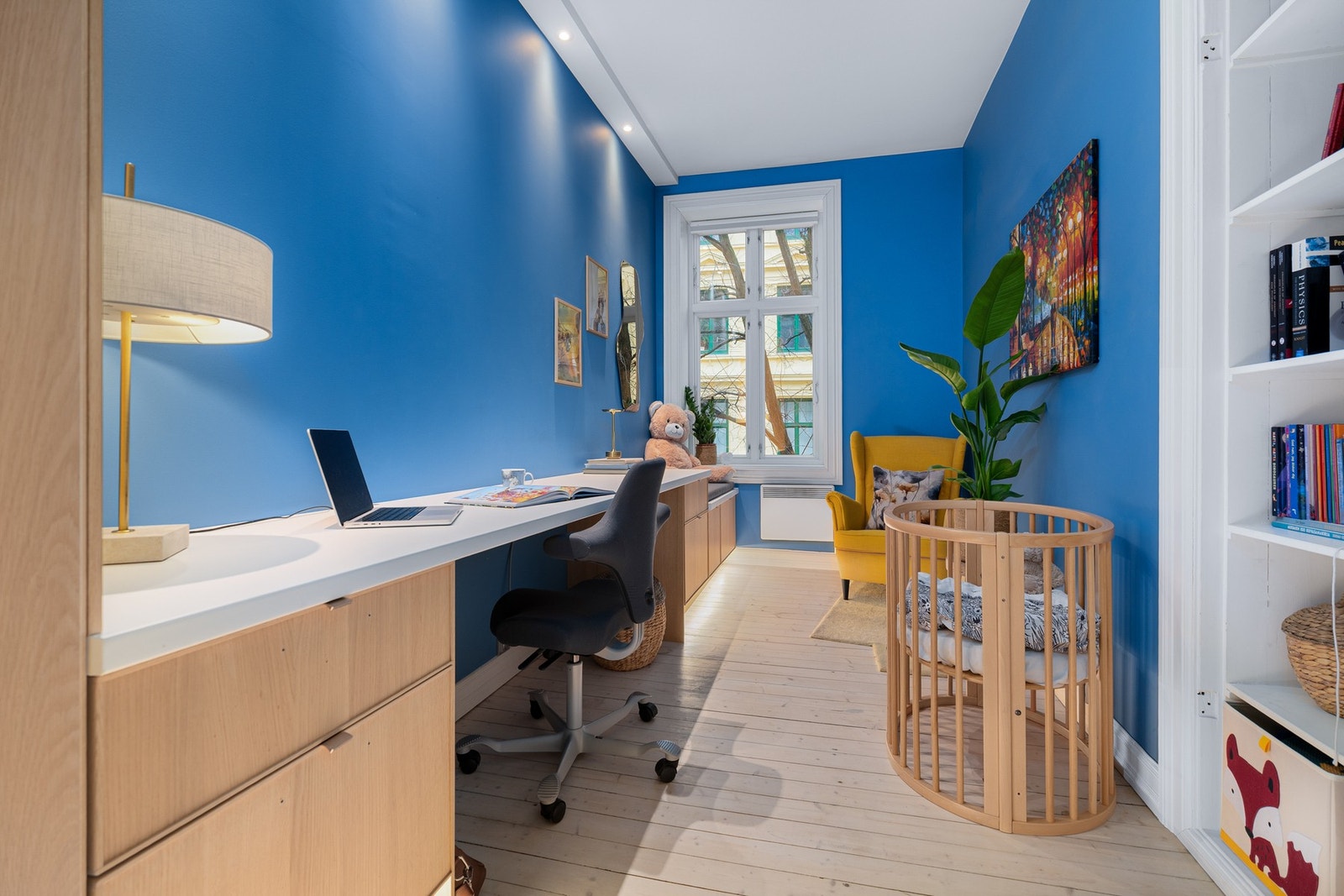 Soverom 2 er et stort, lyst og fint rom - perfekt som barnerom, gjesterom eller kontor. Galleribilde