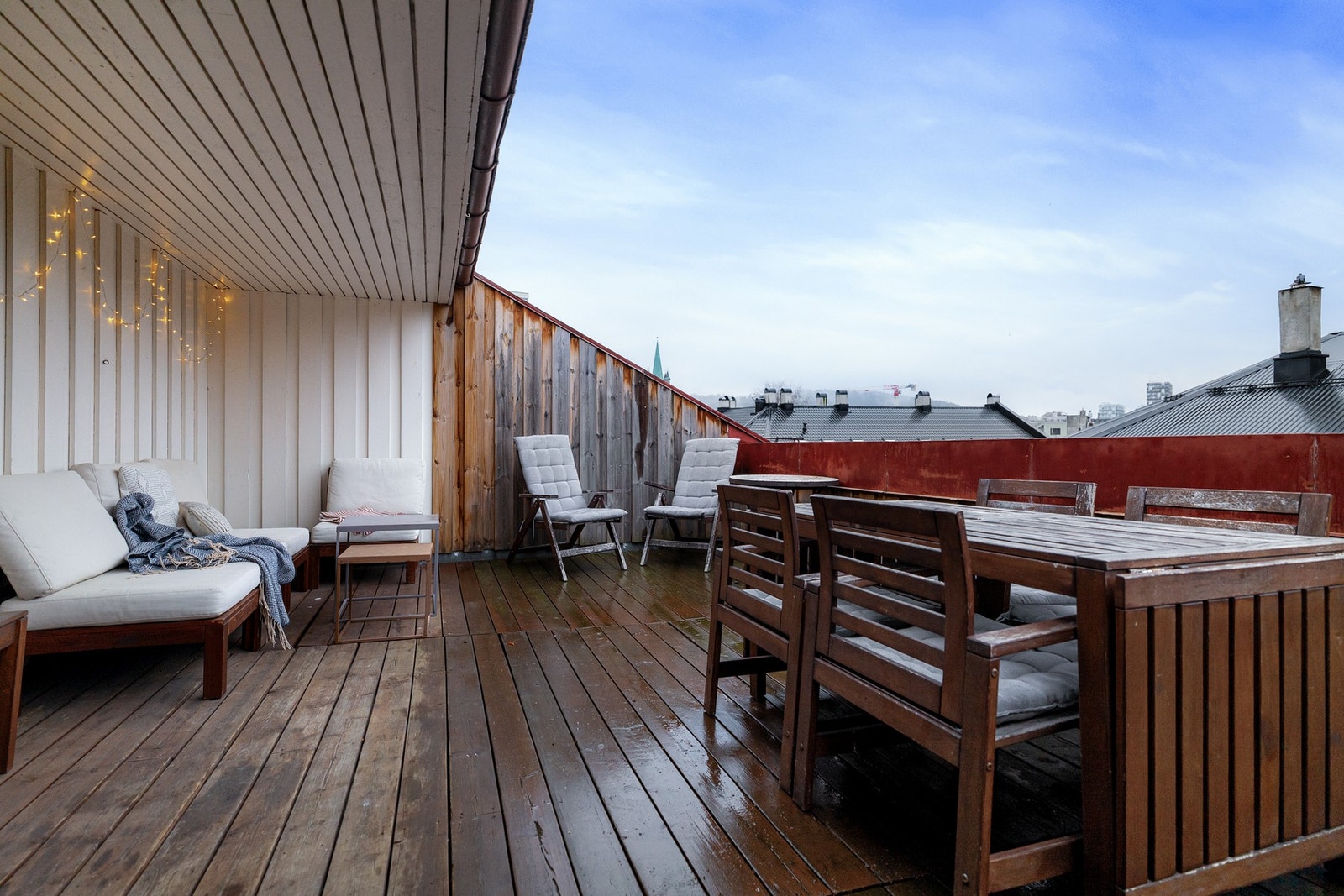 Som beboer har du tilgang til en hyggelig felles takterrasse med sittegrupper, grill og gode solforhold. Galleribilde