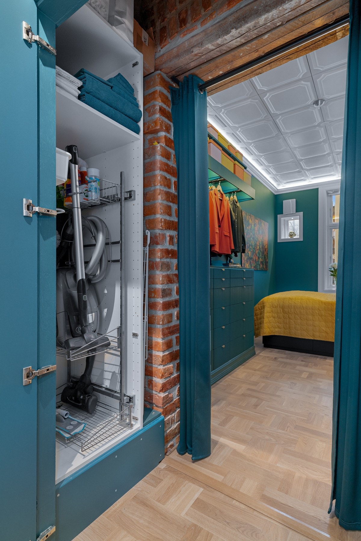 Leiligheten har smart-hus oppsett av gulvvarme og lys (Homey brukt for styring). Galleribilde