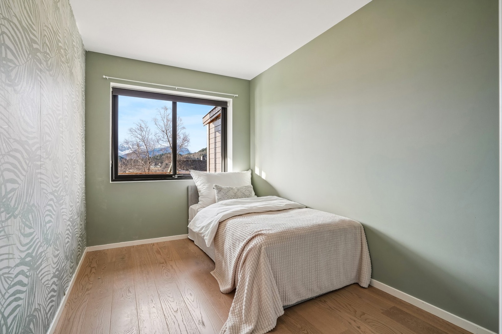 Soverom nr. 2 har samme fine overflater som øvrige rom, og har et areal på 7,4 kvm. Galleribilde