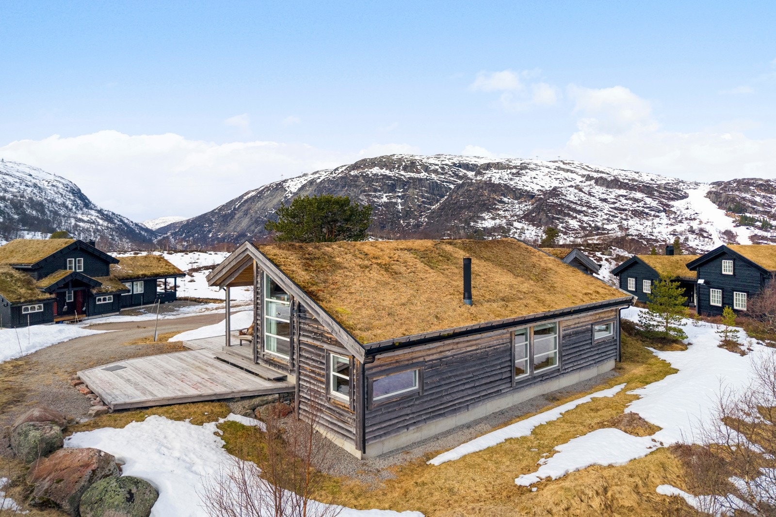 Omgivelsene er rolige og naturskjønne; scenen er satt for feriemodus og påfyll av energi. Galleribilde