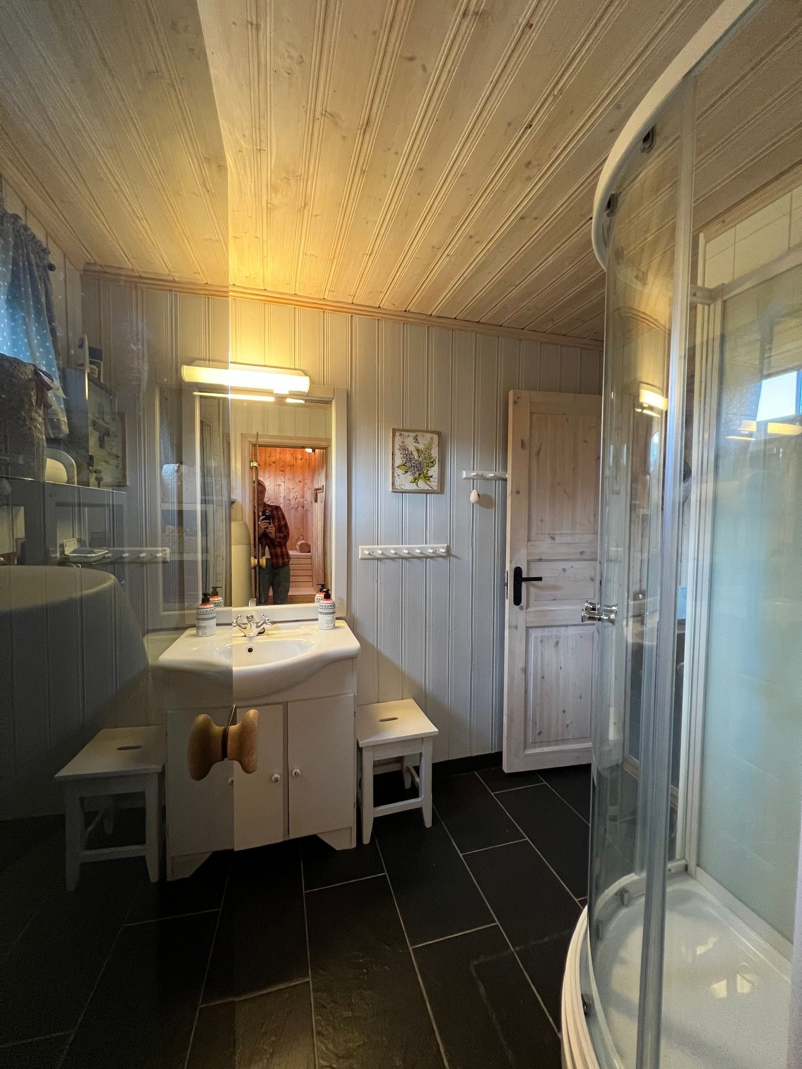 Bad m/dusjkabinett Galleribilde