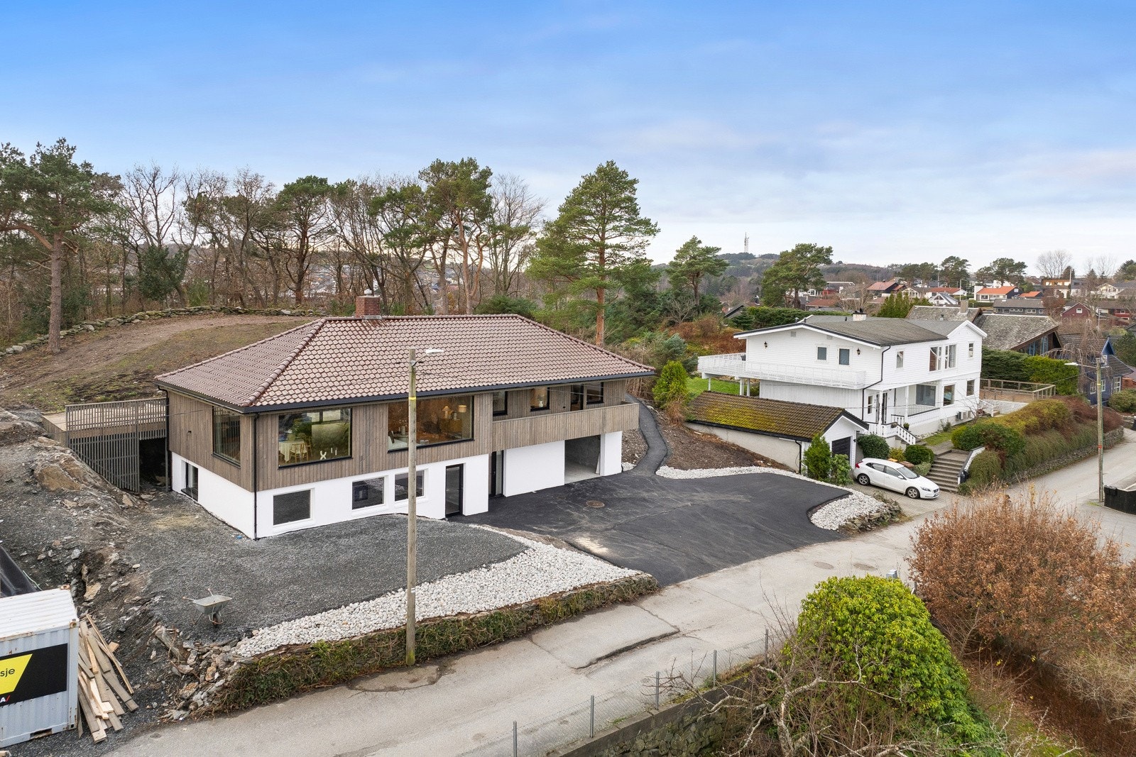 Haga bolig vil legge ferdigplen der det er singel på fremsiden av huset når klima tillater det. Galleribilde