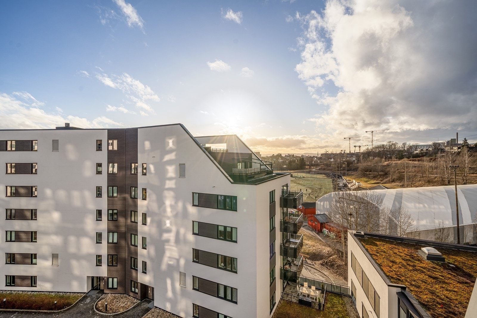 Utsikt mot Lørenbanen og horisonten mot vest. Galleribilde