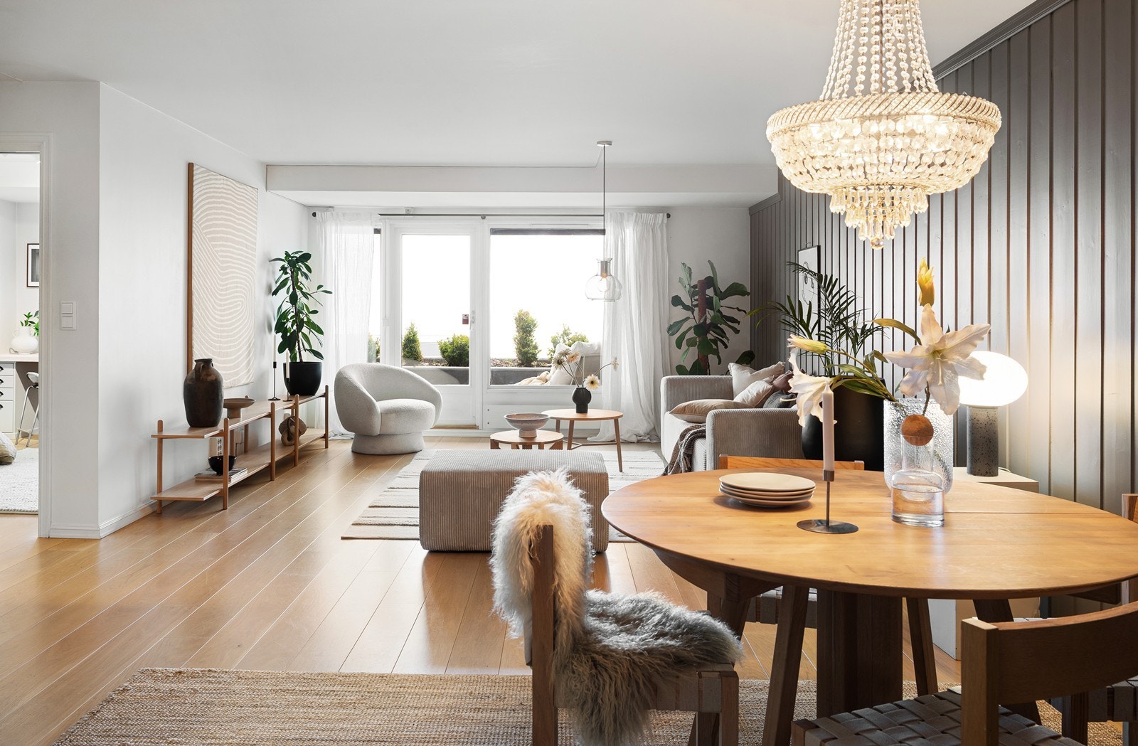 Solrik utsiktsleilighet med to uteplasser og garasje, presentert av Vemund V. Torkildsen v/ Nordvik (Foto: Galleribilde