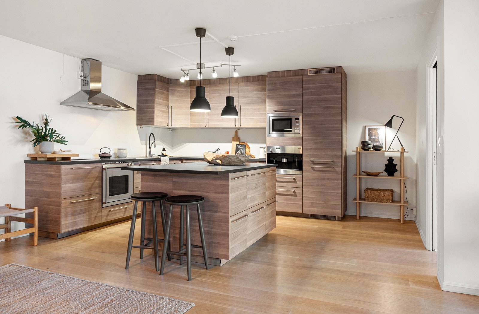 En gjennomgående 4-roms leilighet med 2 solrike terrasser og fantastisk utsikt. Galleribilde