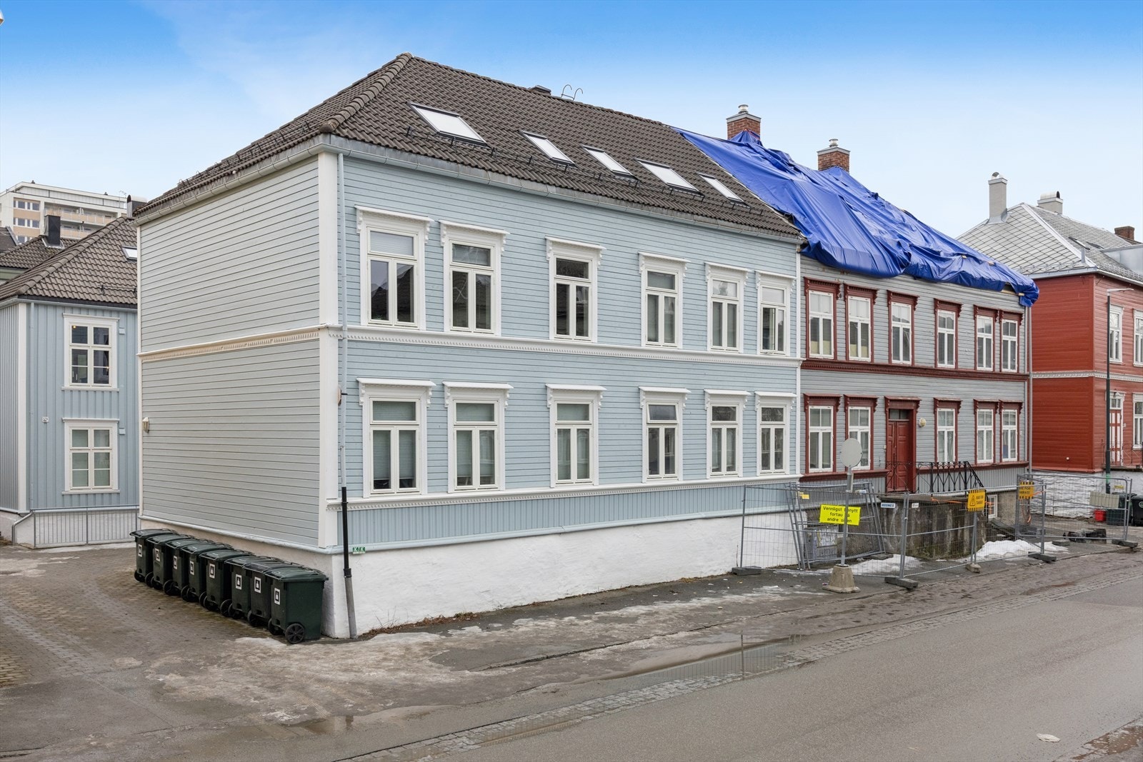 Hverdagslogistikken er enkel med Rema 1000 og Coop Extra kun få minutter unna. Galleribilde