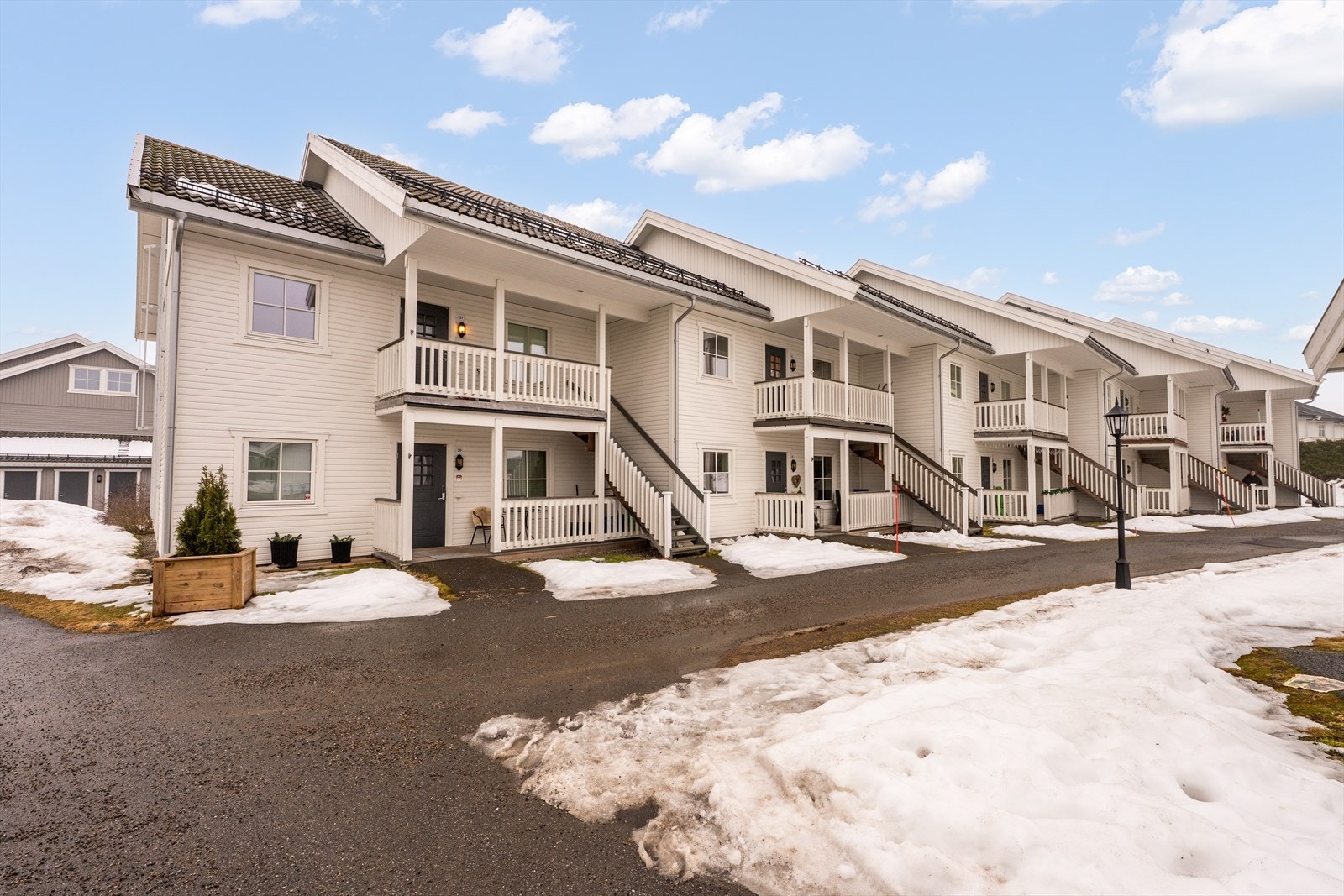 Leiligheten ligger i byggets 1.etasje. Galleribilde