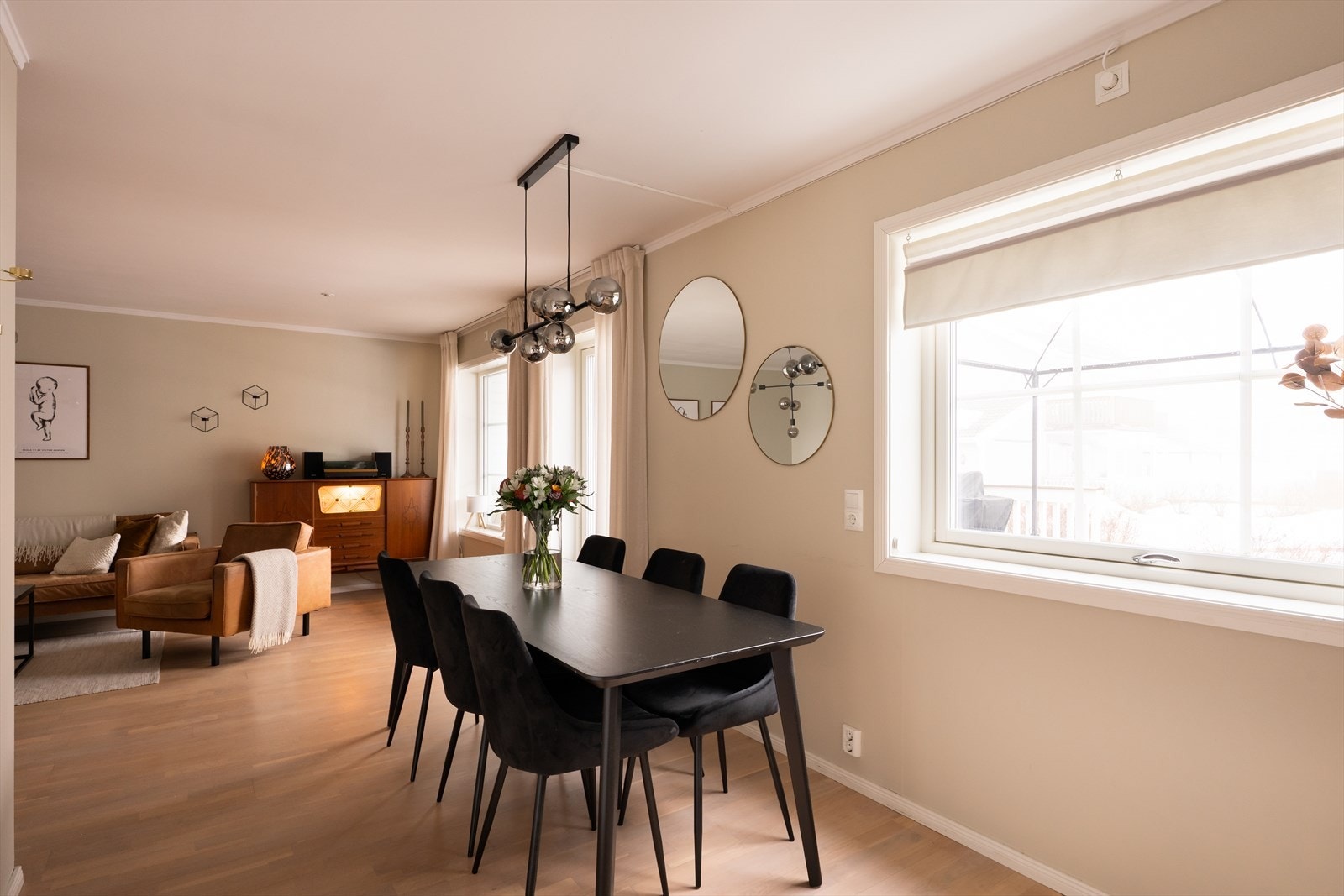 Leiligheten har gulvvarme og det er uttak for sentralstøvsuger. Galleribilde