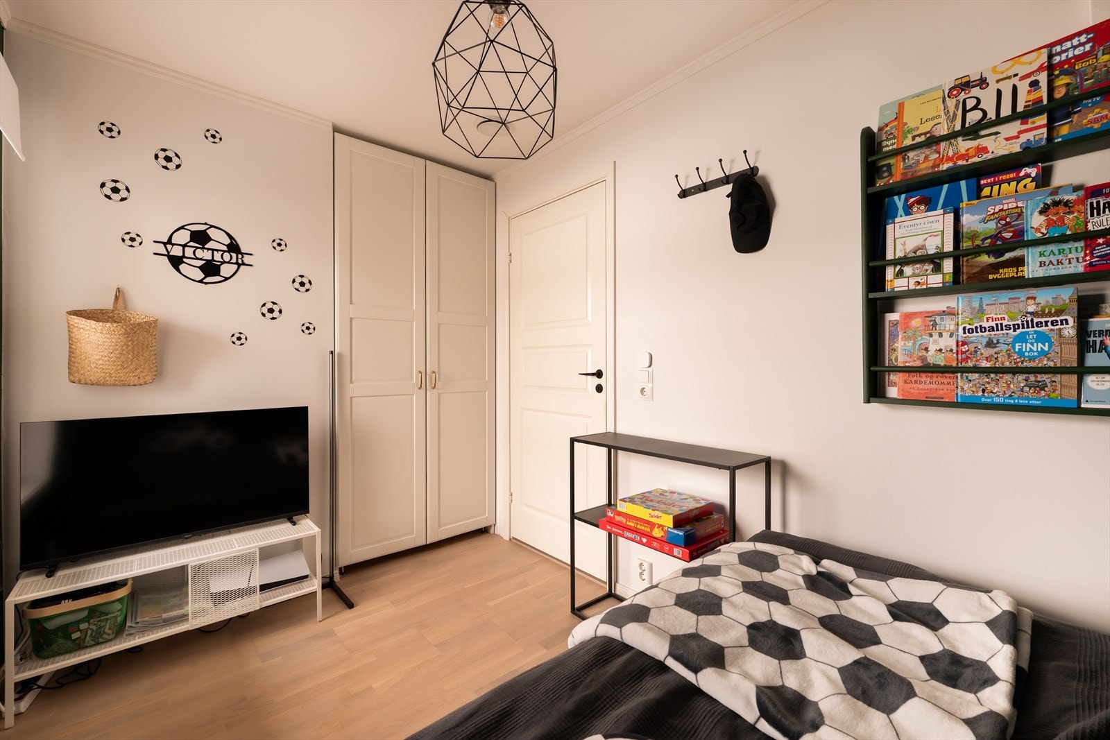 Egen nisje med plass til garderobeskap. Galleribilde