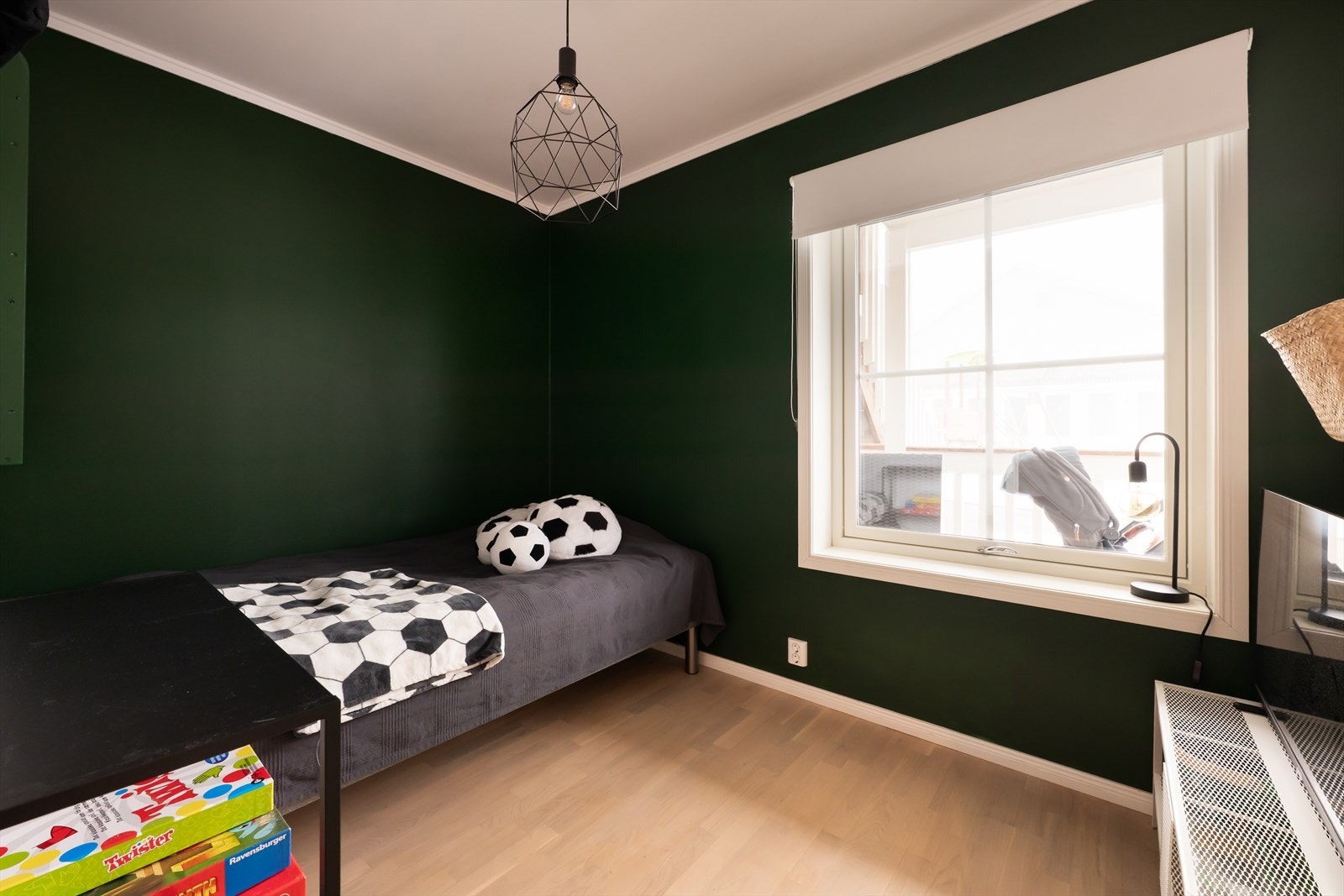 Soverom 2 passer godt som barnerom, gjesterom eller kontor. Galleribilde