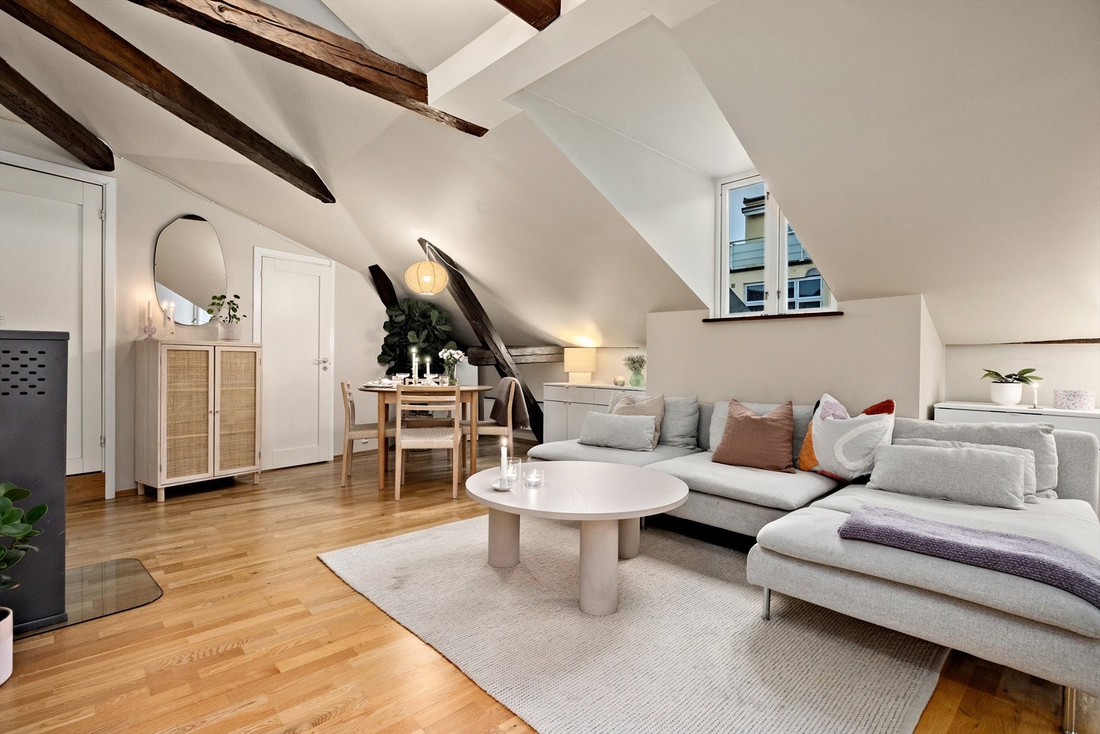 Her bor du rolig til i en miljøgate, samtidig som et stort utvalg av lokale restauranter finnes rett utenfor døren. Galleribilde