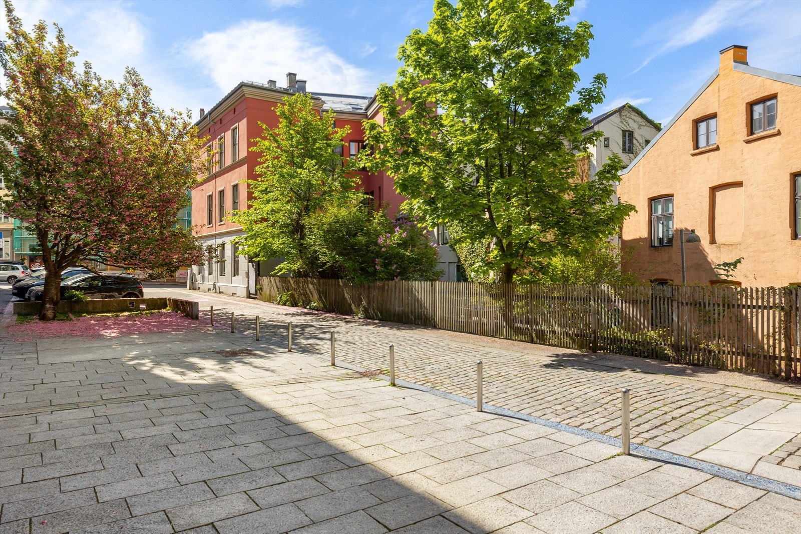 I nærheten finnes flere treningssentre, svømmehall og idrettsanlegg, i tillegg til fotballbane, tennisanlegg og lekeplasser.
Foto: André Aakermann Galleribilde