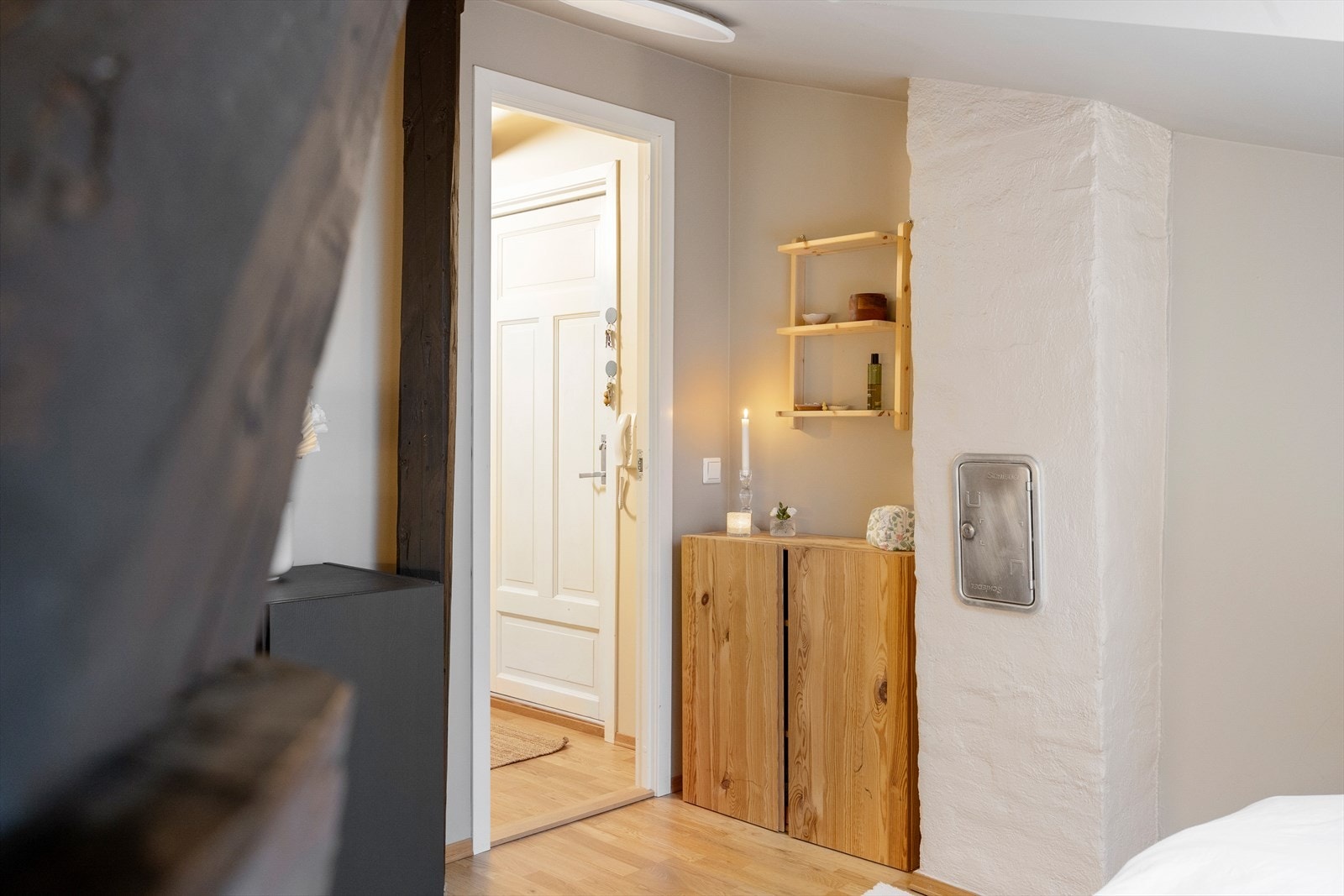 Gjennomgående trestavs parkett på gulvene, som gir et varmt og tidløst uttrykk. Galleribilde