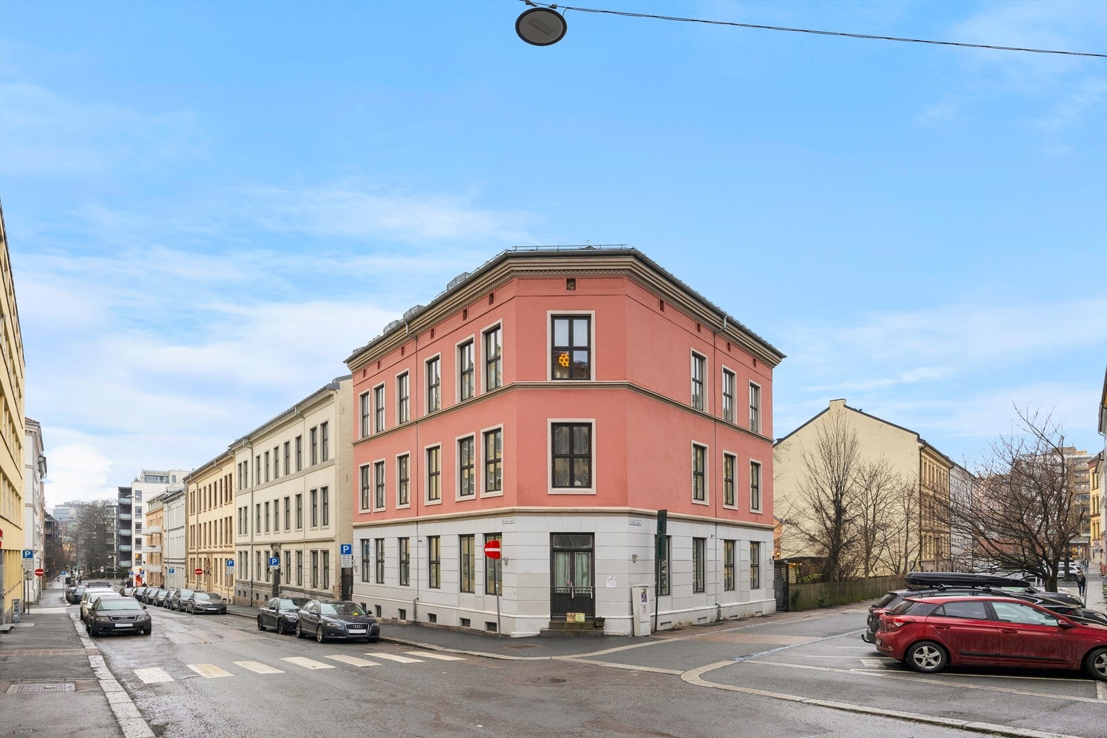 Fra leiligheten er det kort gangavstand til flere av Oslos mest populære handlegater som Hegdehaugsveien, Karl Johan og Markveien. Galleribilde