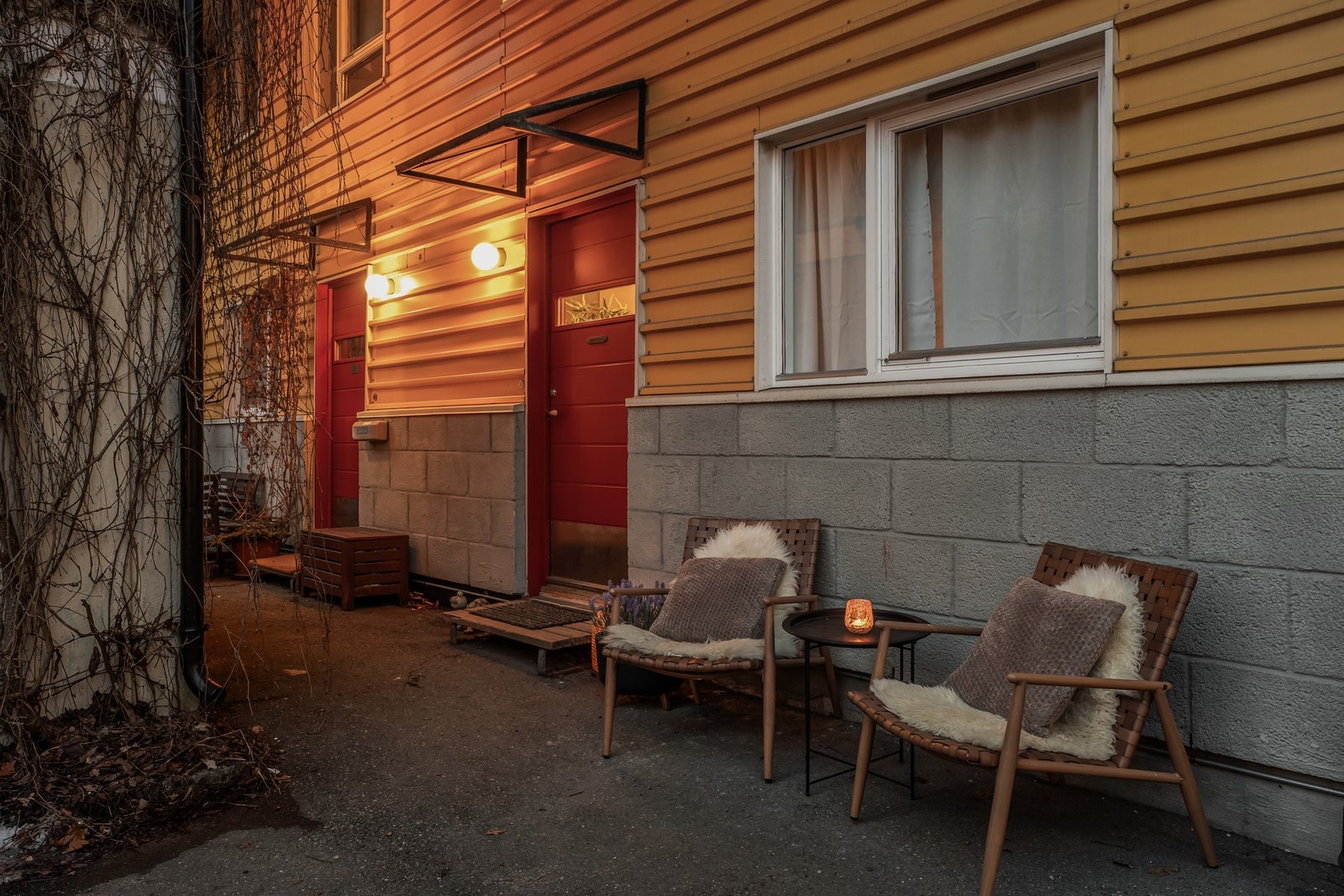 Ved inngangspartiet kan det innredes med stoler eller en koselig sittebenk Galleribilde