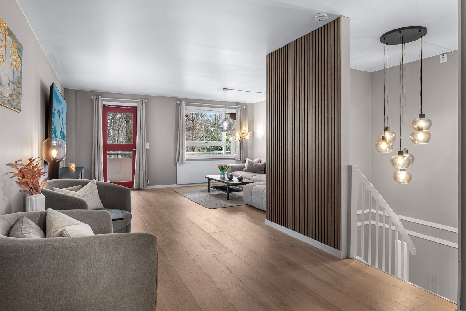 Leiligheten går over to plan og har en rolig intern beliggenhet i borettslaget Galleribilde