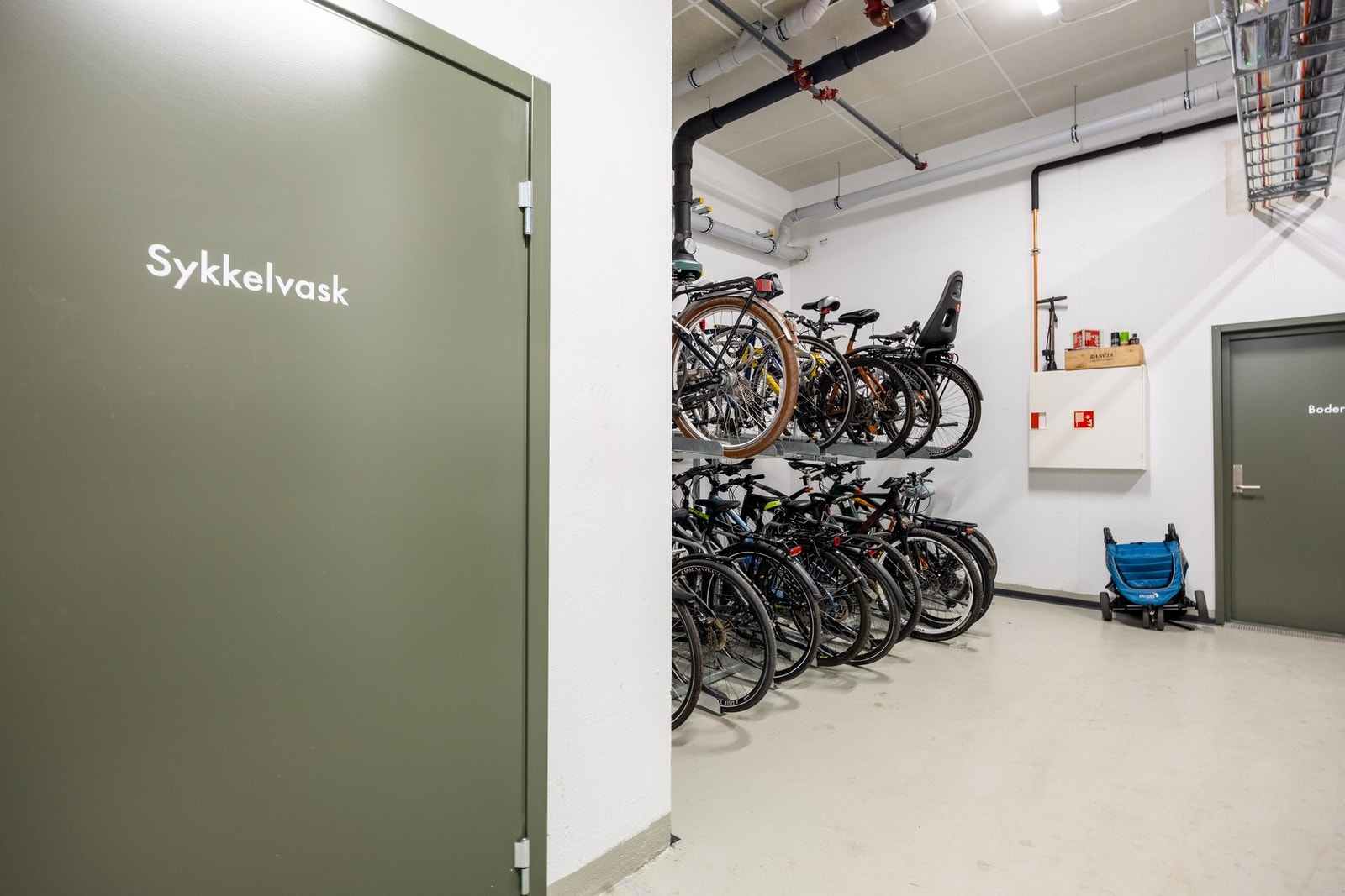 Veldrevet borettslag med innendørs sykkelparkering. Galleribilde
