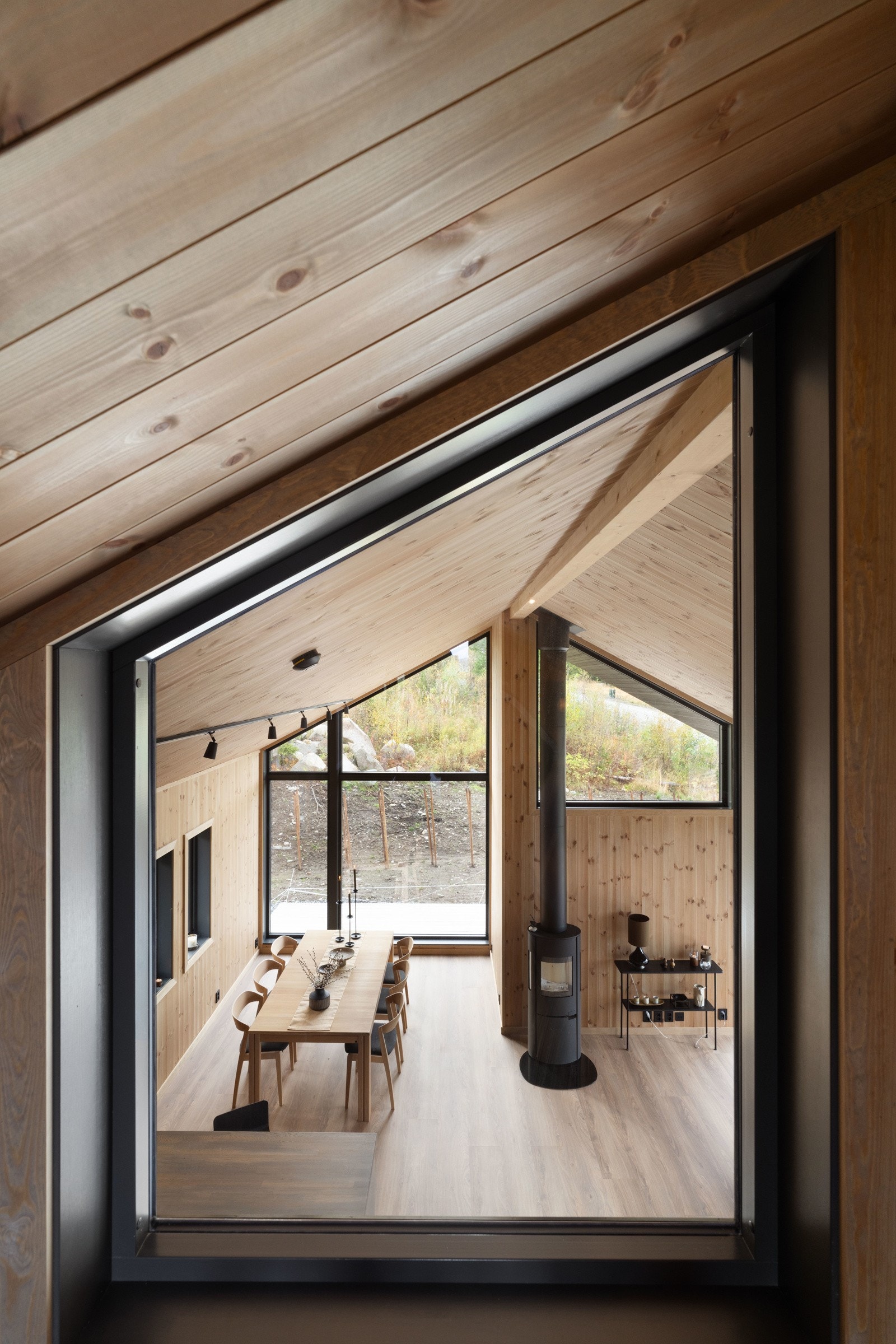 Her har du et gulvareal på 31kvm og vinduer både ut på den ene siden og inn mot stuen på den andre siden. Galleribilde