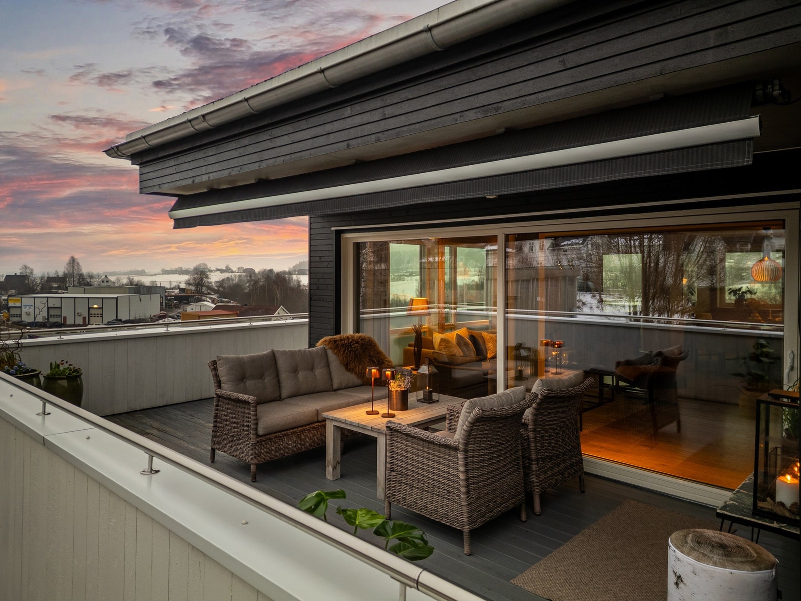 Koselig uteplass på balkongen Galleribilde