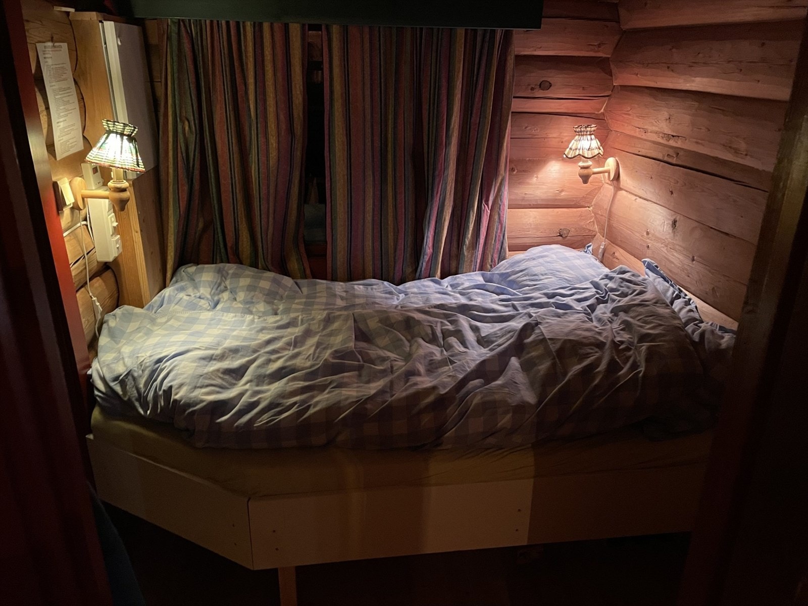 Soverom med dobbeltseng Galleribilde