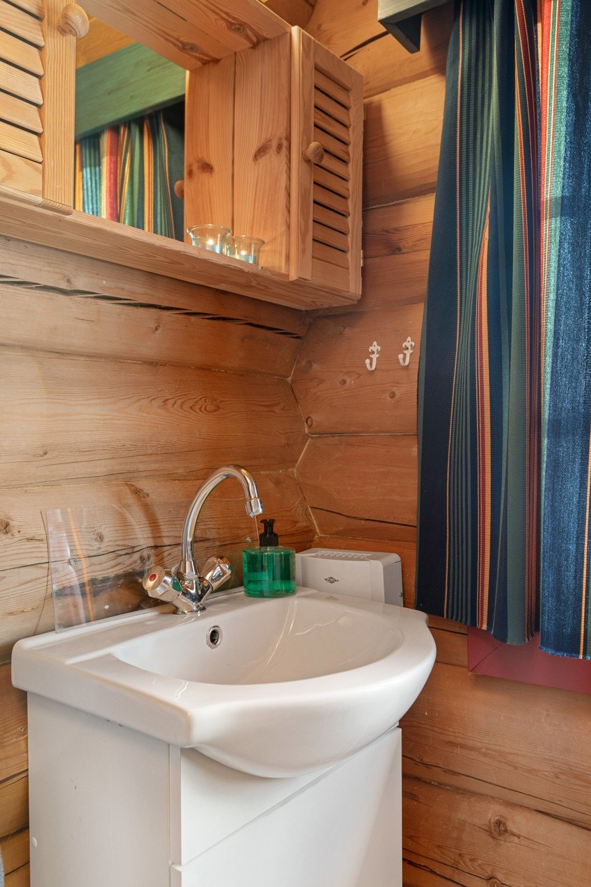 Det er elektriske varmekabler i gulvet på badet. Galleribilde