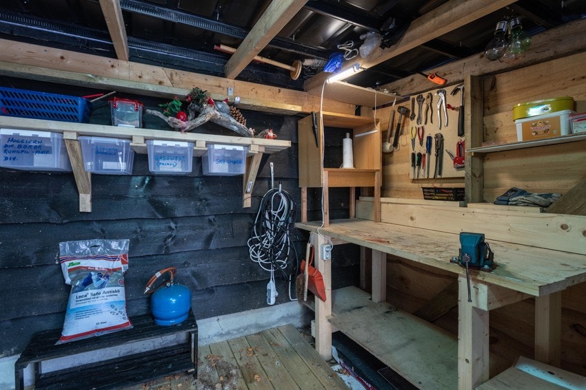 Bod med god plass for oppbevaring av for eks. ski og skiutstyr. Galleribilde