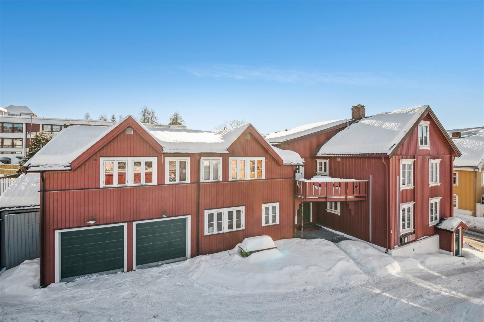 Leiligheten ligger i sentrum, rett sør for gågata og Søndre Park. Galleribilde