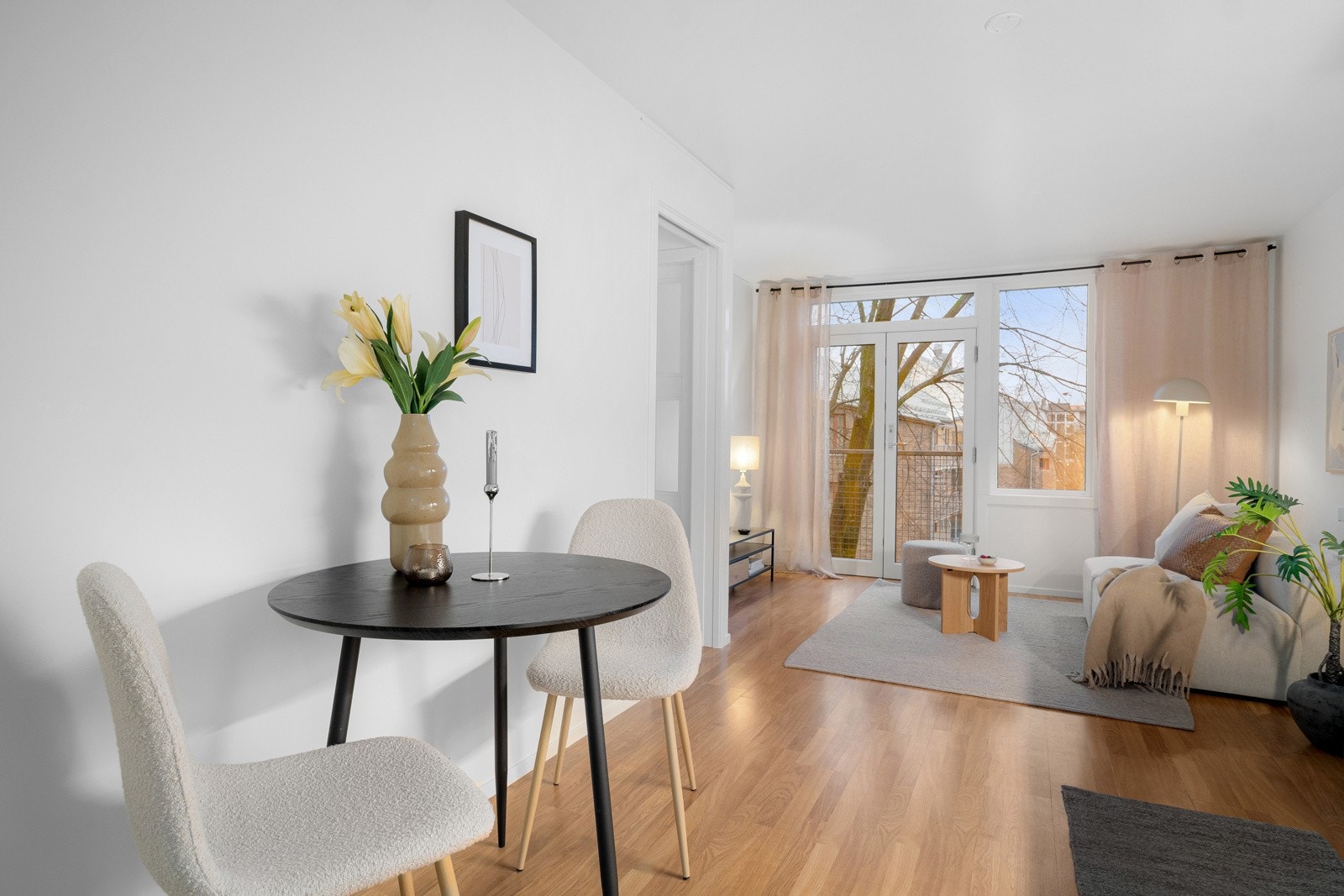 Leiligheten består også av en 2-roms på 33m² med egen inngang i 4. etasje. Galleribilde