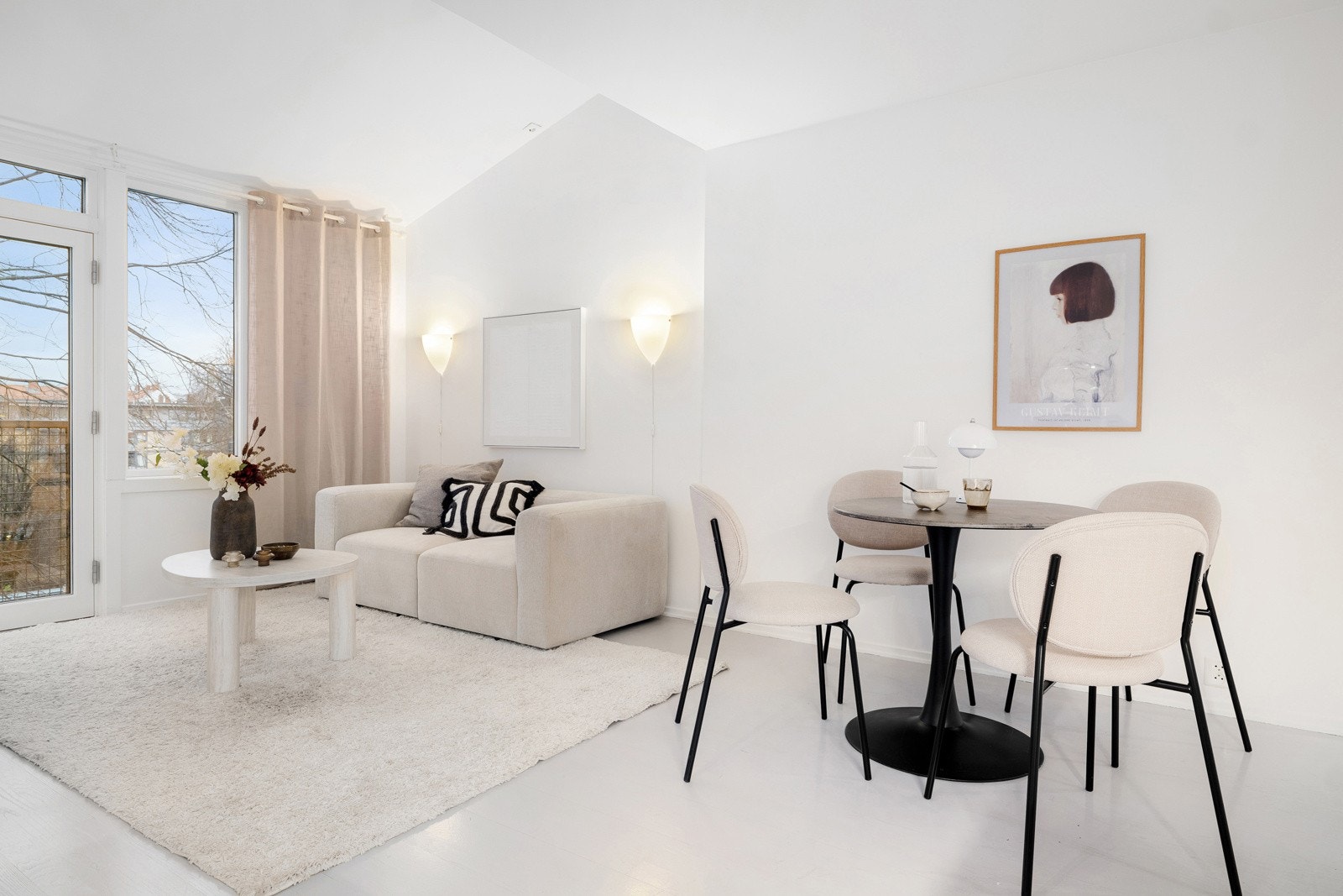 Her bor du høyt og fritt på toppen uten innsyn og med god takhøyde på opptil ca. 3,05 meter! Galleribilde