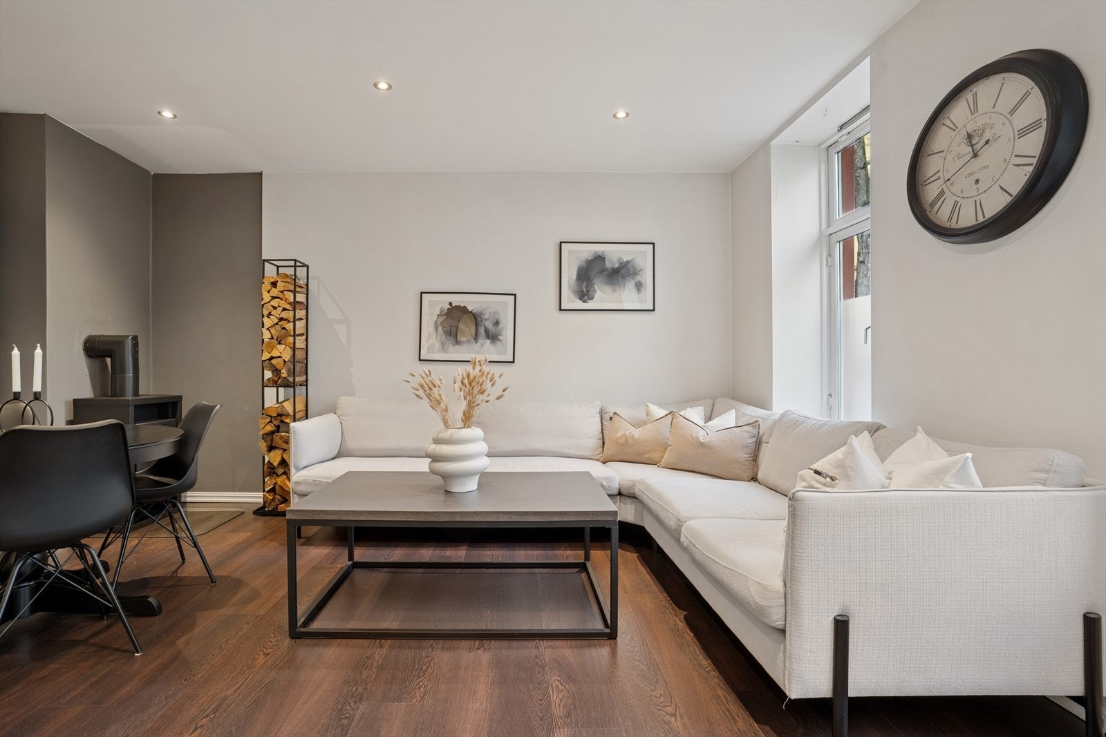 Velkommen til en innbydende leilighet med svært sentral beliggenhet, midt i Oslo. Galleribilde