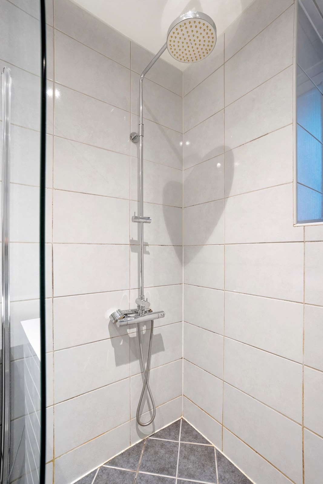 Varmtvann er inkludert i felleskostnader. Galleribilde