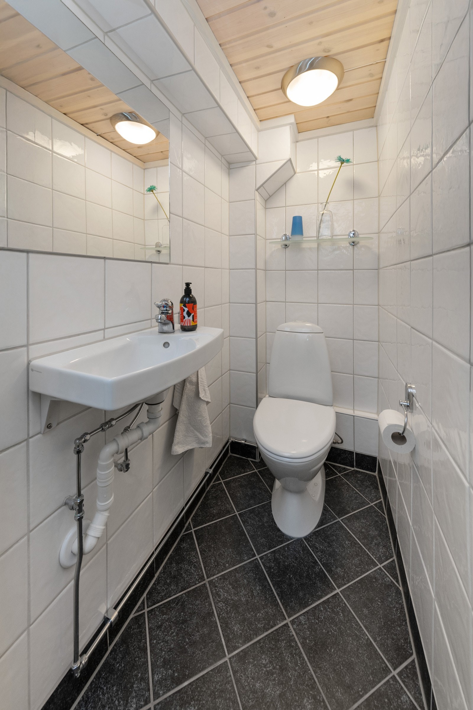 Toalettrom i kjelleretasjen (byggemeldt som bod). Galleribilde