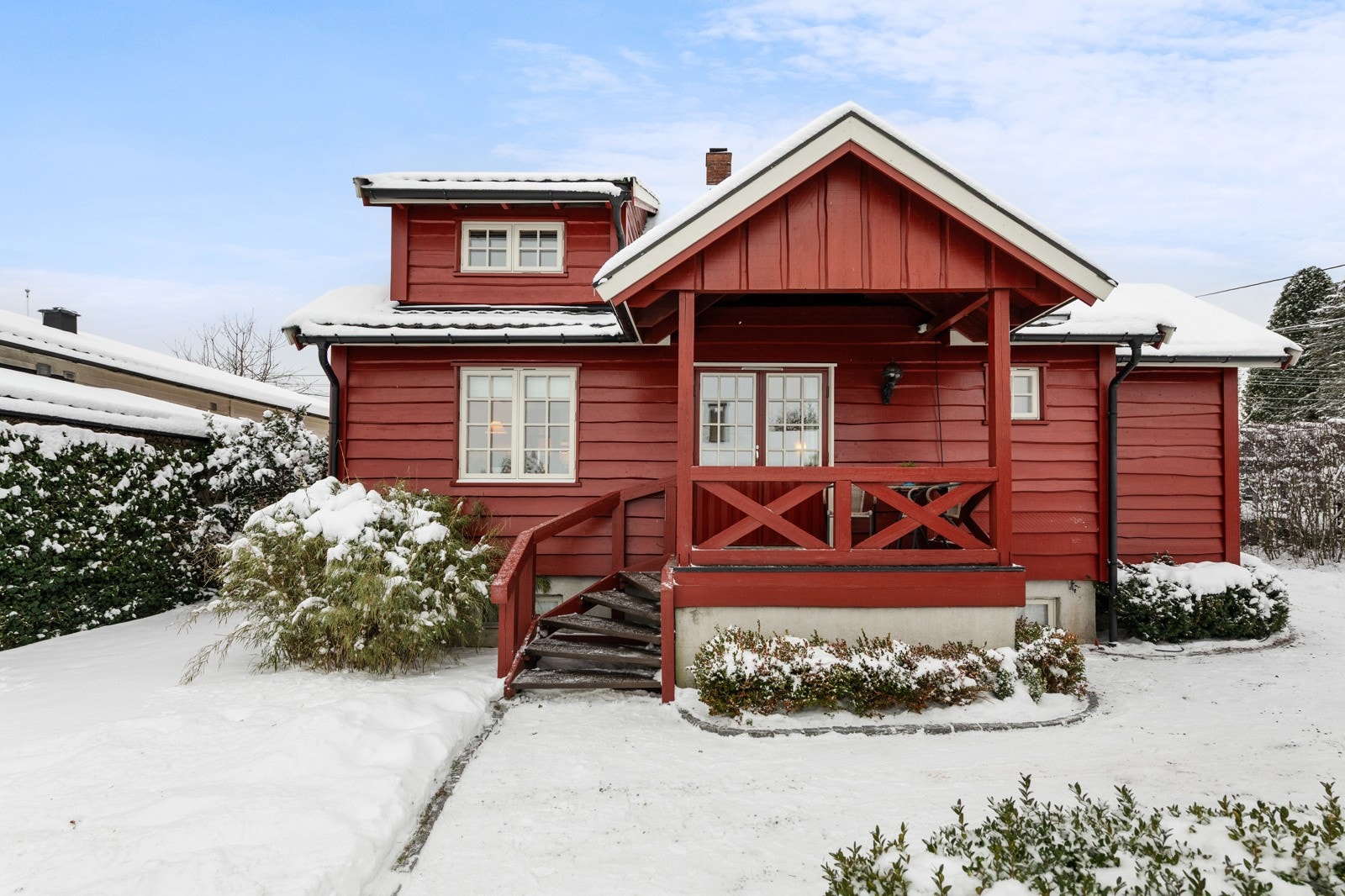 Bebyggelsen ble betydelig renovert i 1987 hvor bl.a. tak, etterisolering, ny kledning og div. tilbygg ble fornyet/påbygd. Galleribilde