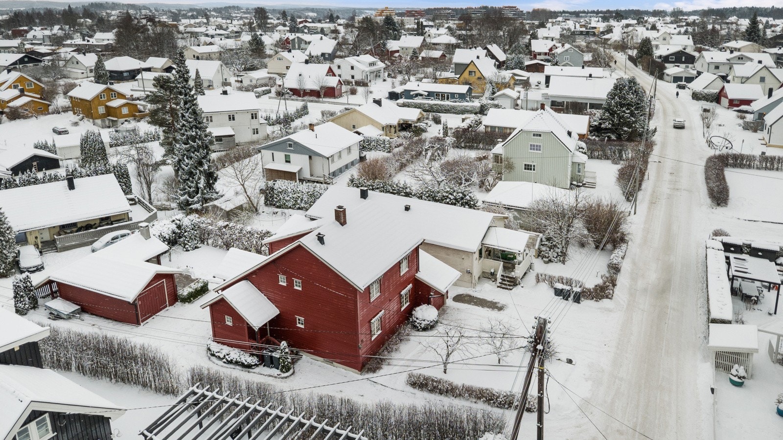 Populær og sentral beliggenhet med kun 12-15 minutters gange til Ski stasjon og 12 min med tog til Oslo S Galleribilde