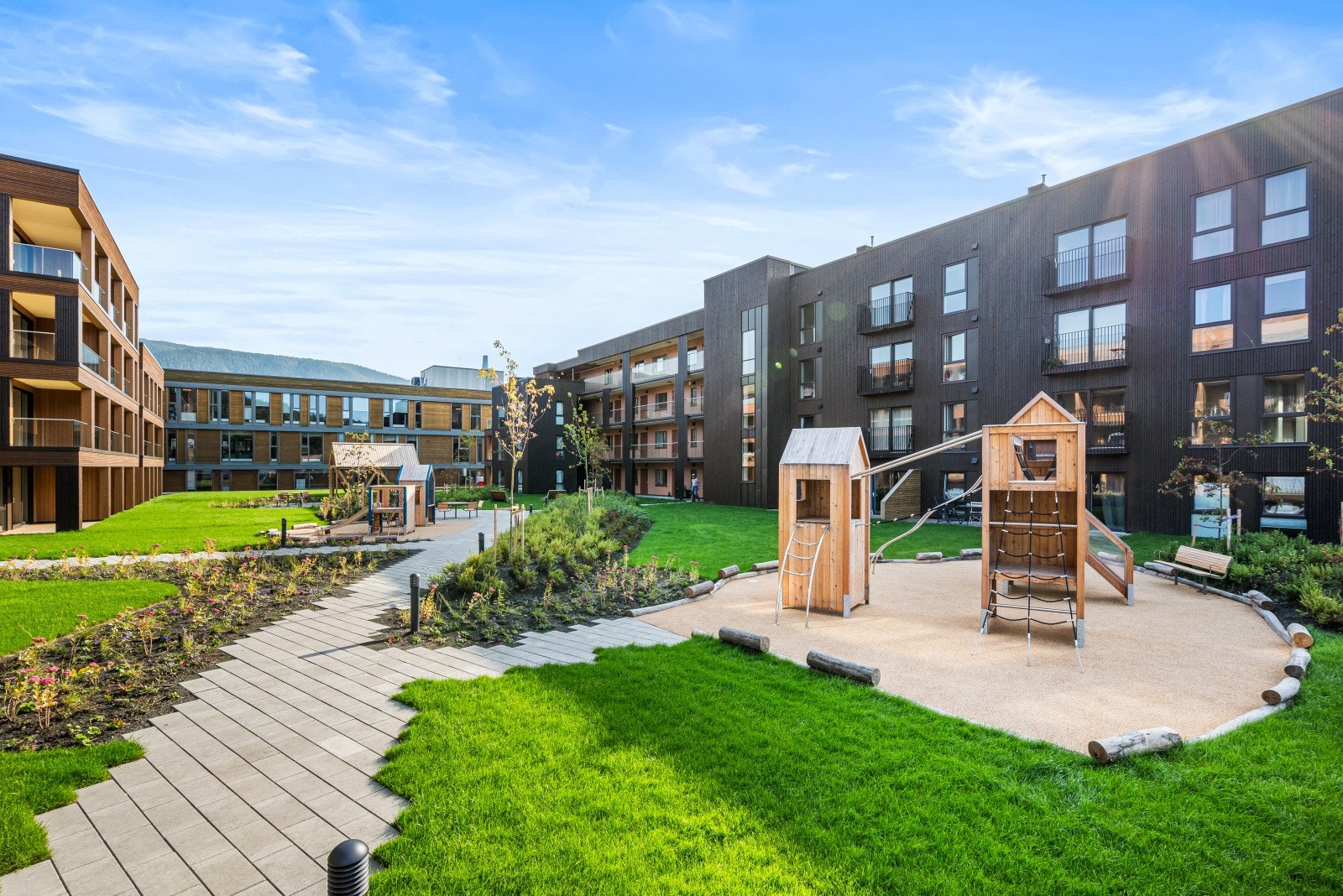 For de turglade har Melhus et bredt utvalg i flotte områder med oppgåtte turstier, samt oppkjørte skiløyper om vinteren. Her kan turstier ved Gaula og i Vassfjellet nevnes. Galleribilde