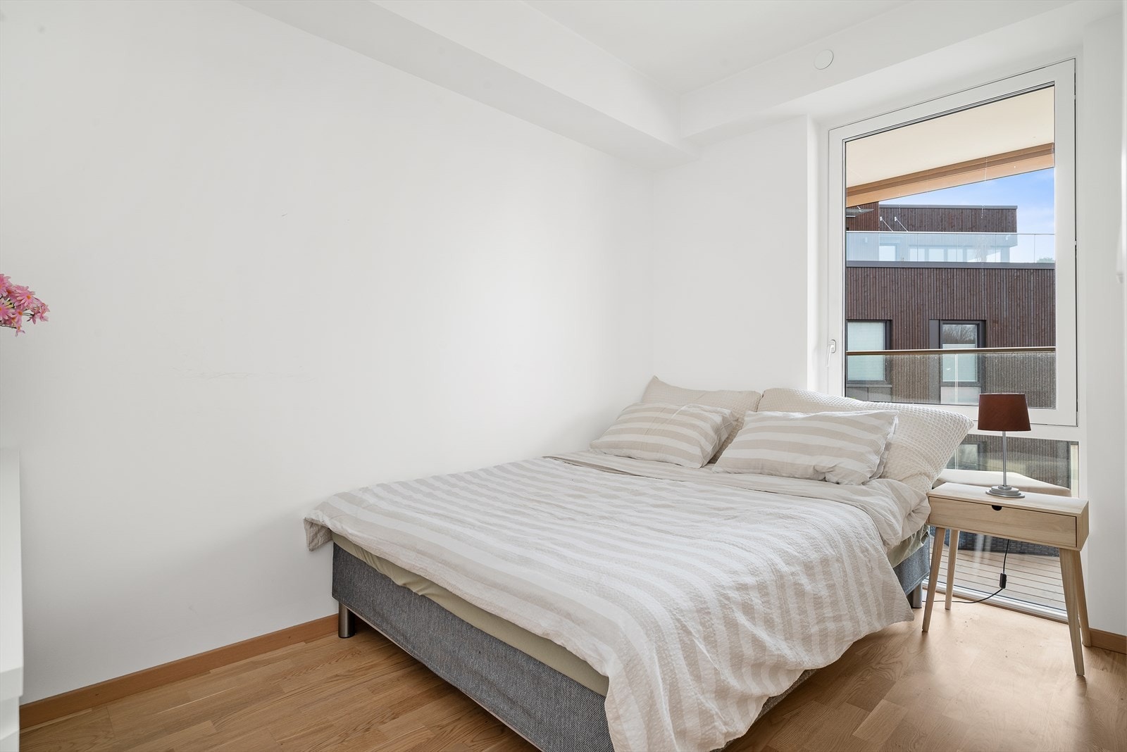 Videre finner du det andre soverommet som er på ca. 7,5 kvm. Galleribilde