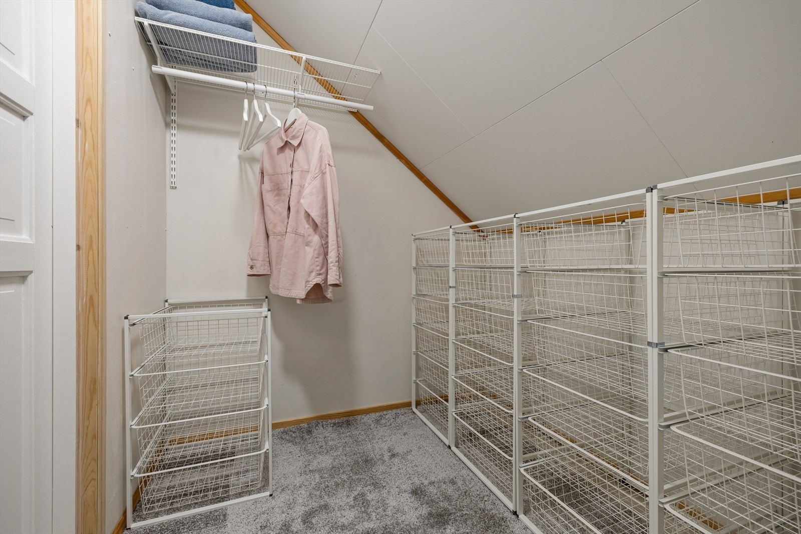 I boligens 2.etasje har du også egen bod/garderobe. Galleribilde