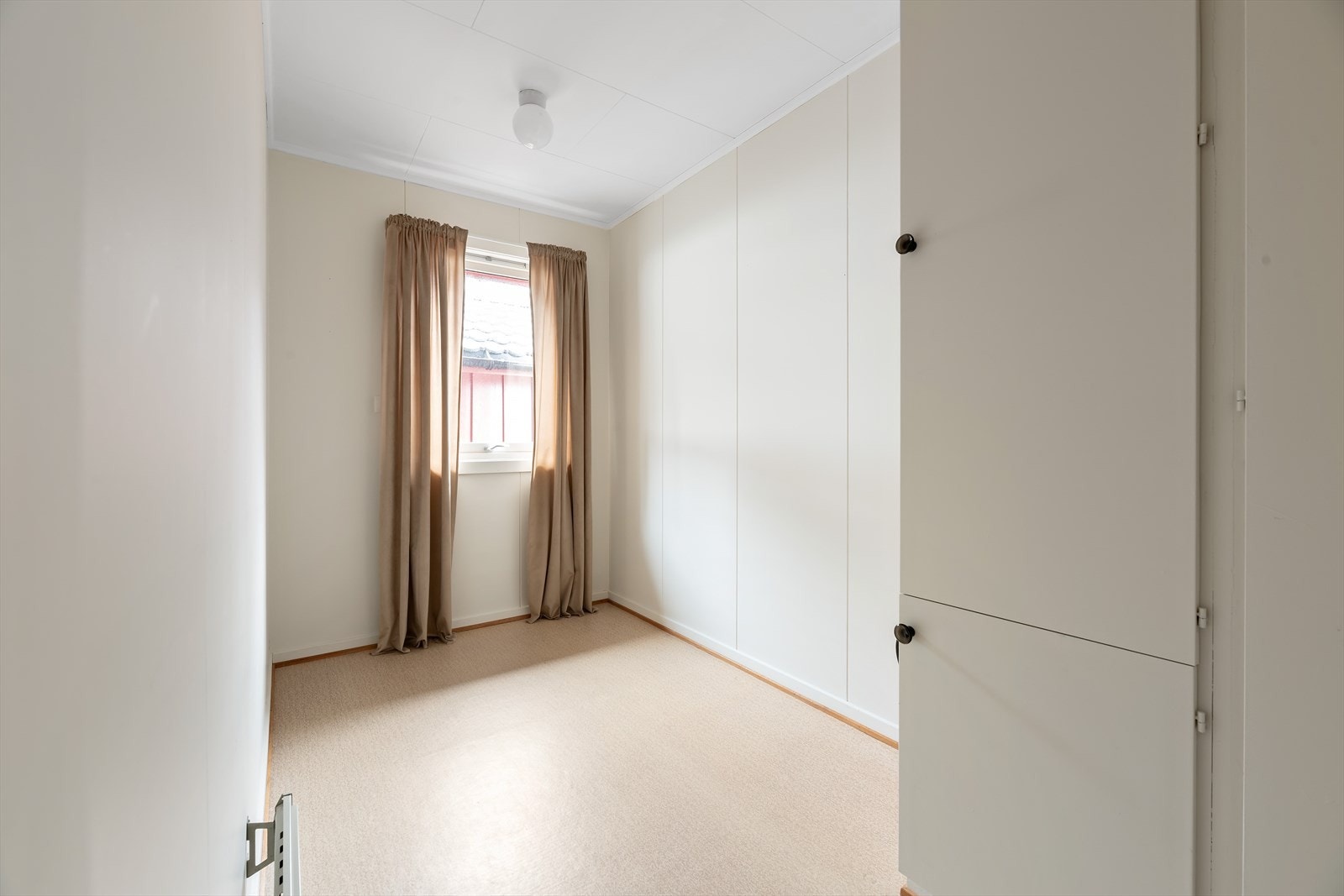 Bod/ klær. Tidligere eier har brukt det som soverom 4 men det er ikke bruksendret hos kommunen. Galleribilde