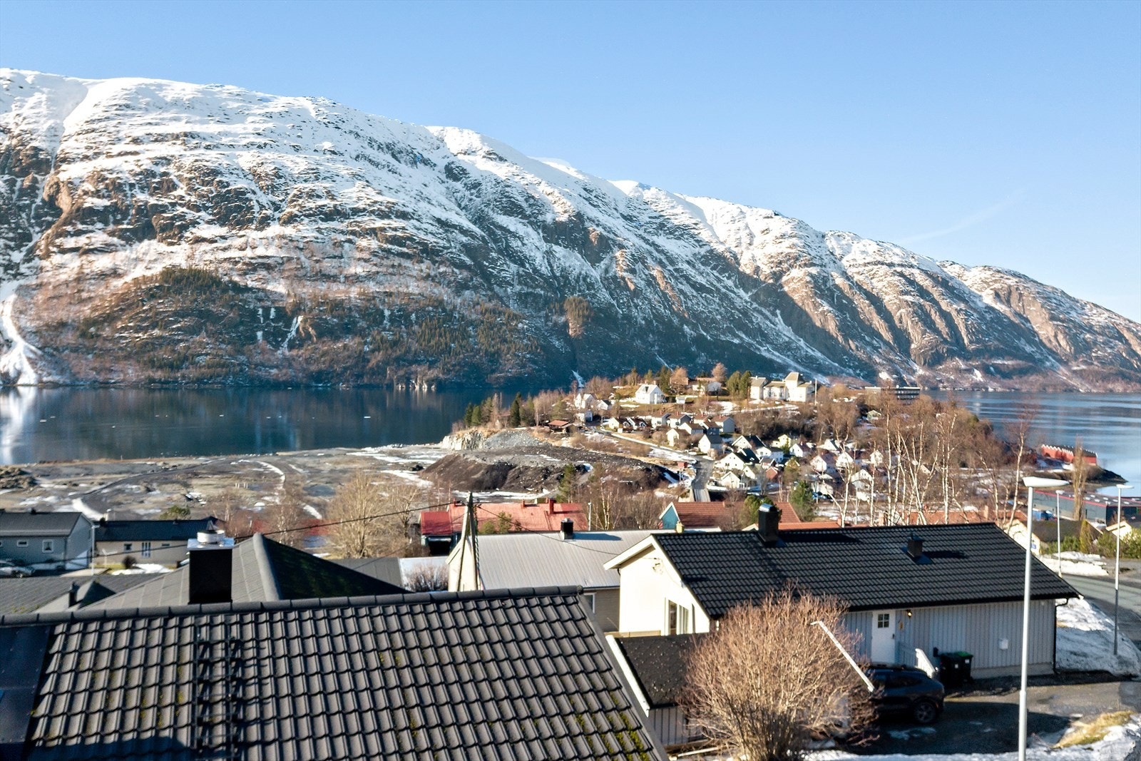 Utsikt mot Øyfjellet og Vefsnfjorden Galleribilde