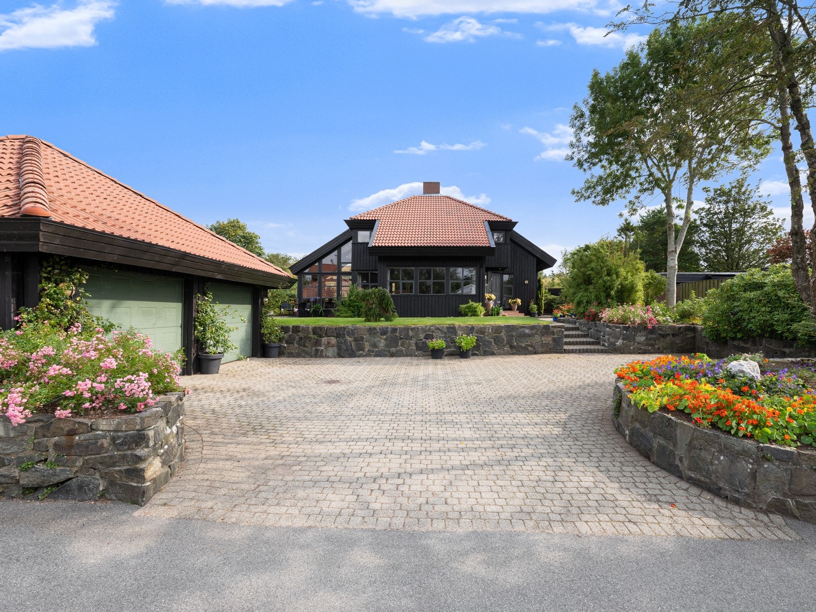 En sentral, men samtidig rolig beliggenhet - med friområdet rett utenfor døren. Galleribilde