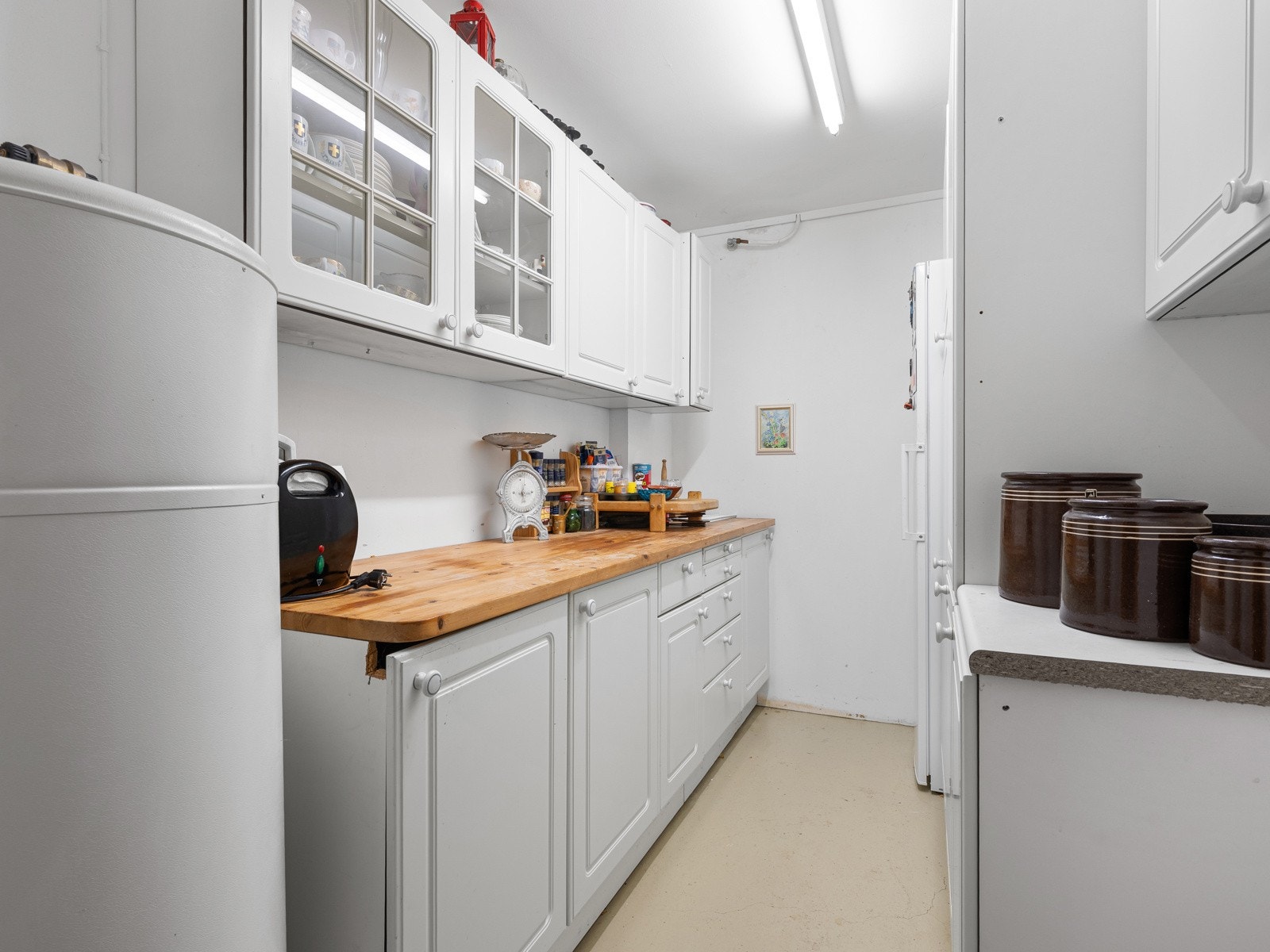 Kjelleren byr på gode lagringsmuligheter med flere praktiske boder. Galleribilde