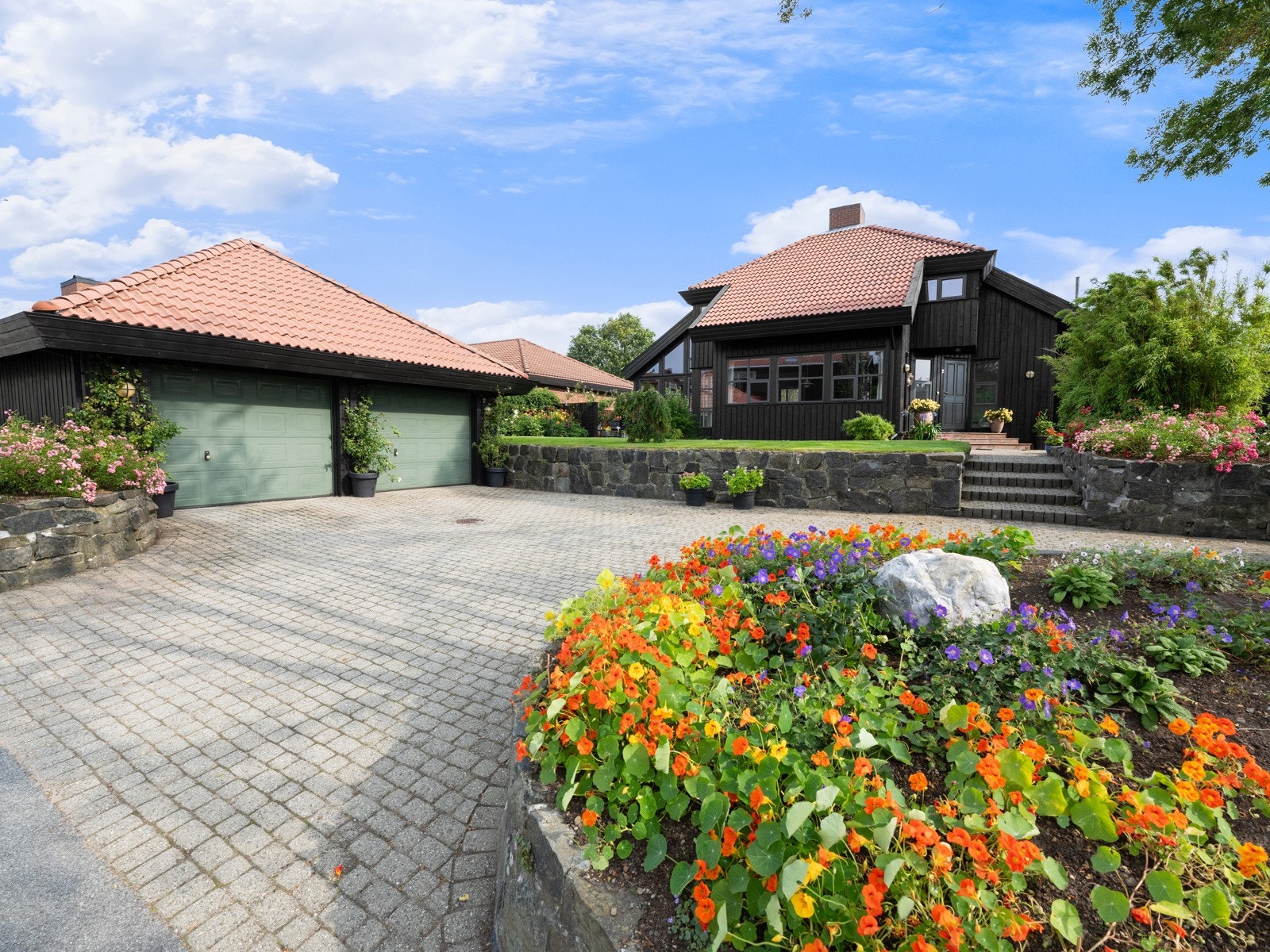 Området har kort vei til flotte tur- og rekreasjonsområder som kan benyttes gjennom hele året. Galleribilde