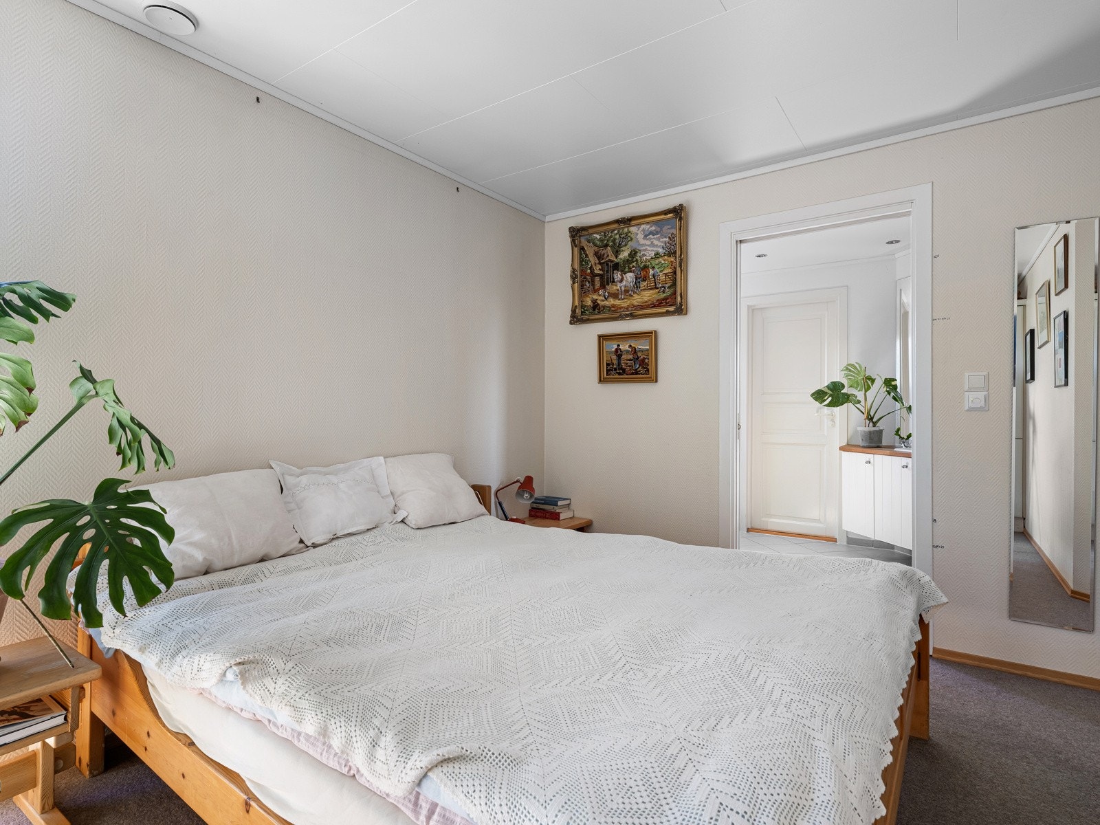 Boligens første hovedsoverom finner man i 1. etasje. Galleribilde