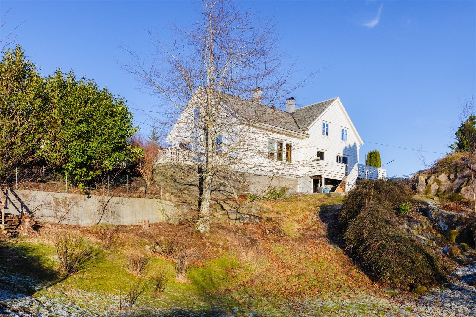 Fasade og uteområde sett i sammenheng Galleribilde